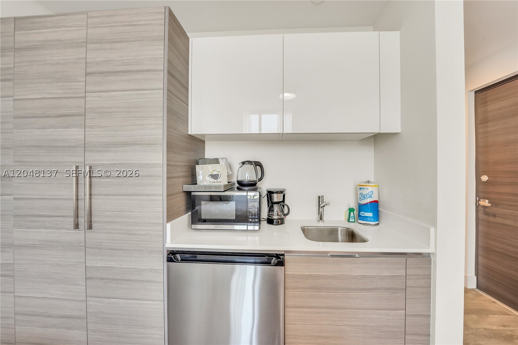 COSTA HOLLYWOOD CONDO - Residential