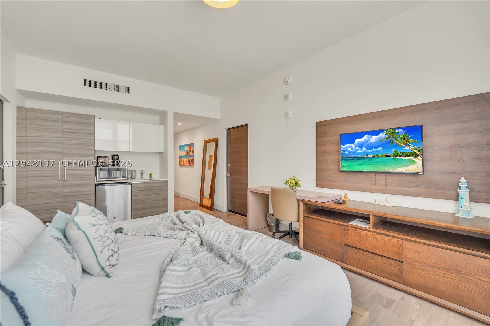 COSTA HOLLYWOOD CONDO - Residential
