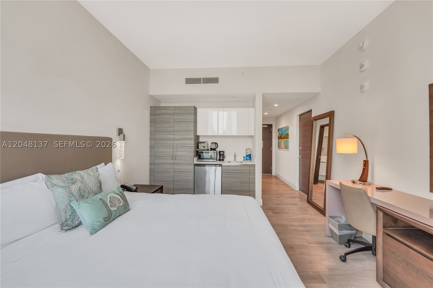 COSTA HOLLYWOOD CONDO - Residential