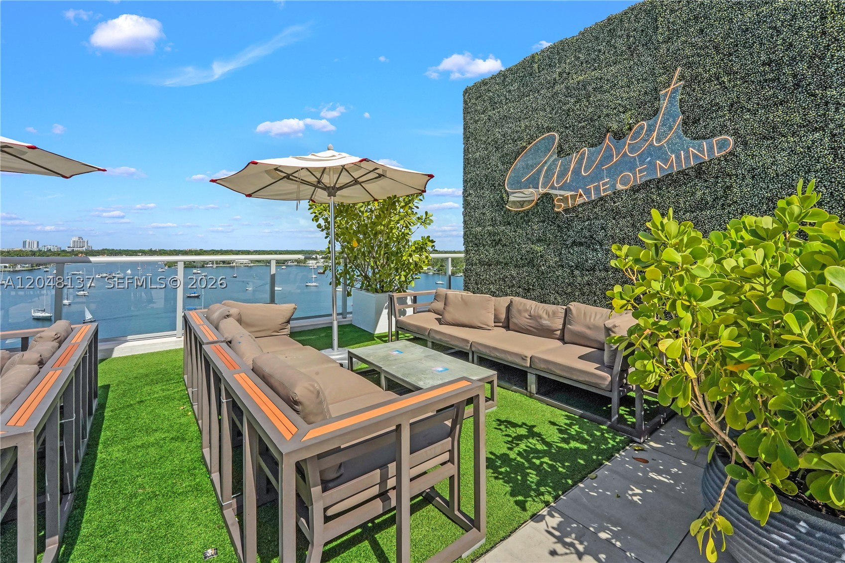 COSTA HOLLYWOOD CONDO - Residential