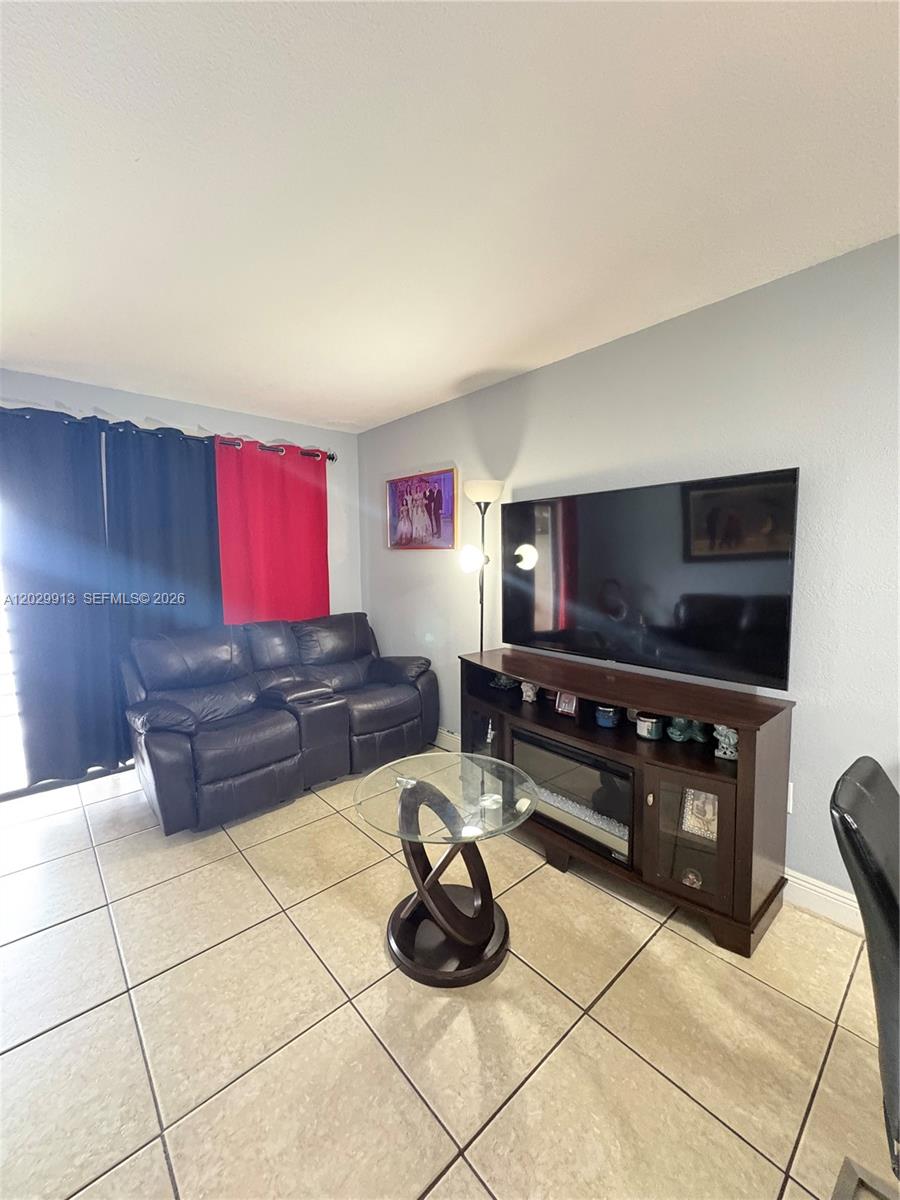 VISTA DEL LAGO CONDO V - Residential