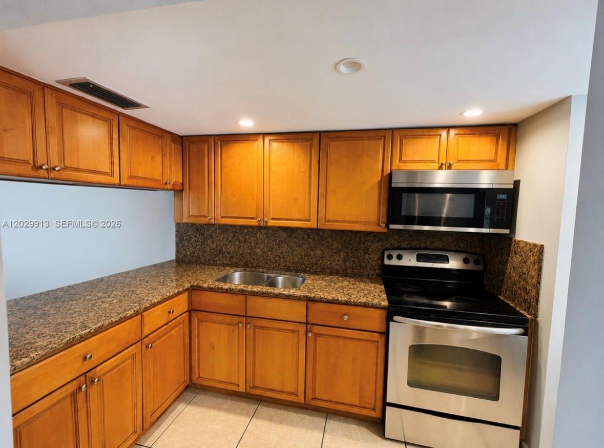 VISTA DEL LAGO CONDO V - Residential