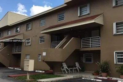 VISTA DEL LAGO CONDO V - Residential