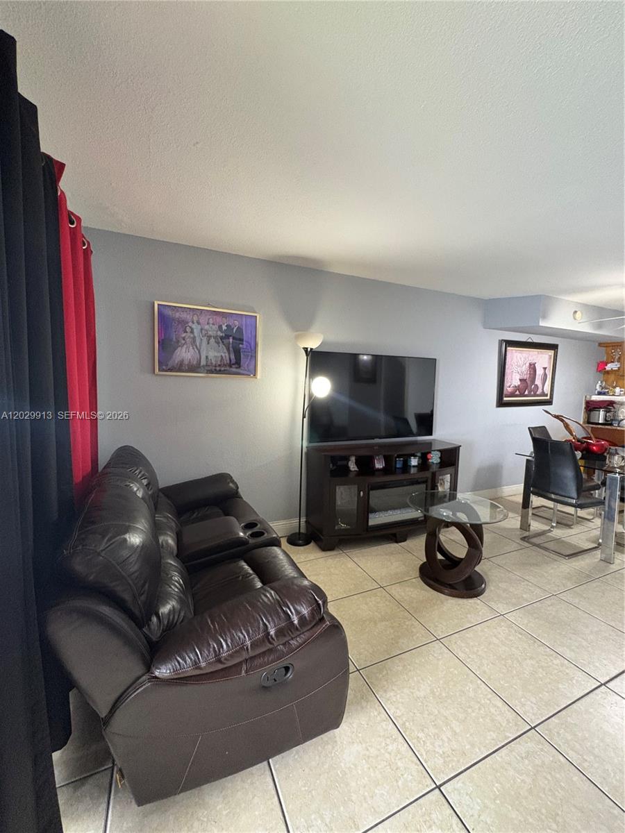 VISTA DEL LAGO CONDO V - Residential