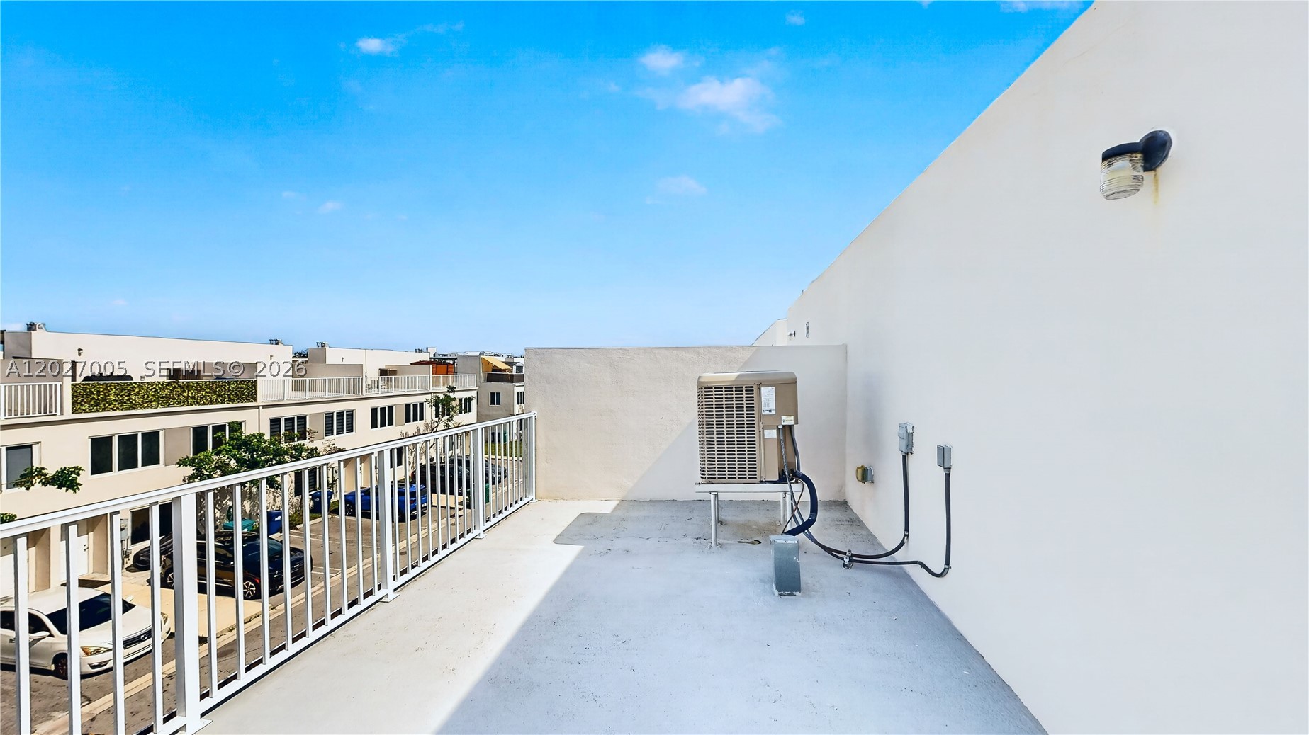 PARADISE ONE - Residential