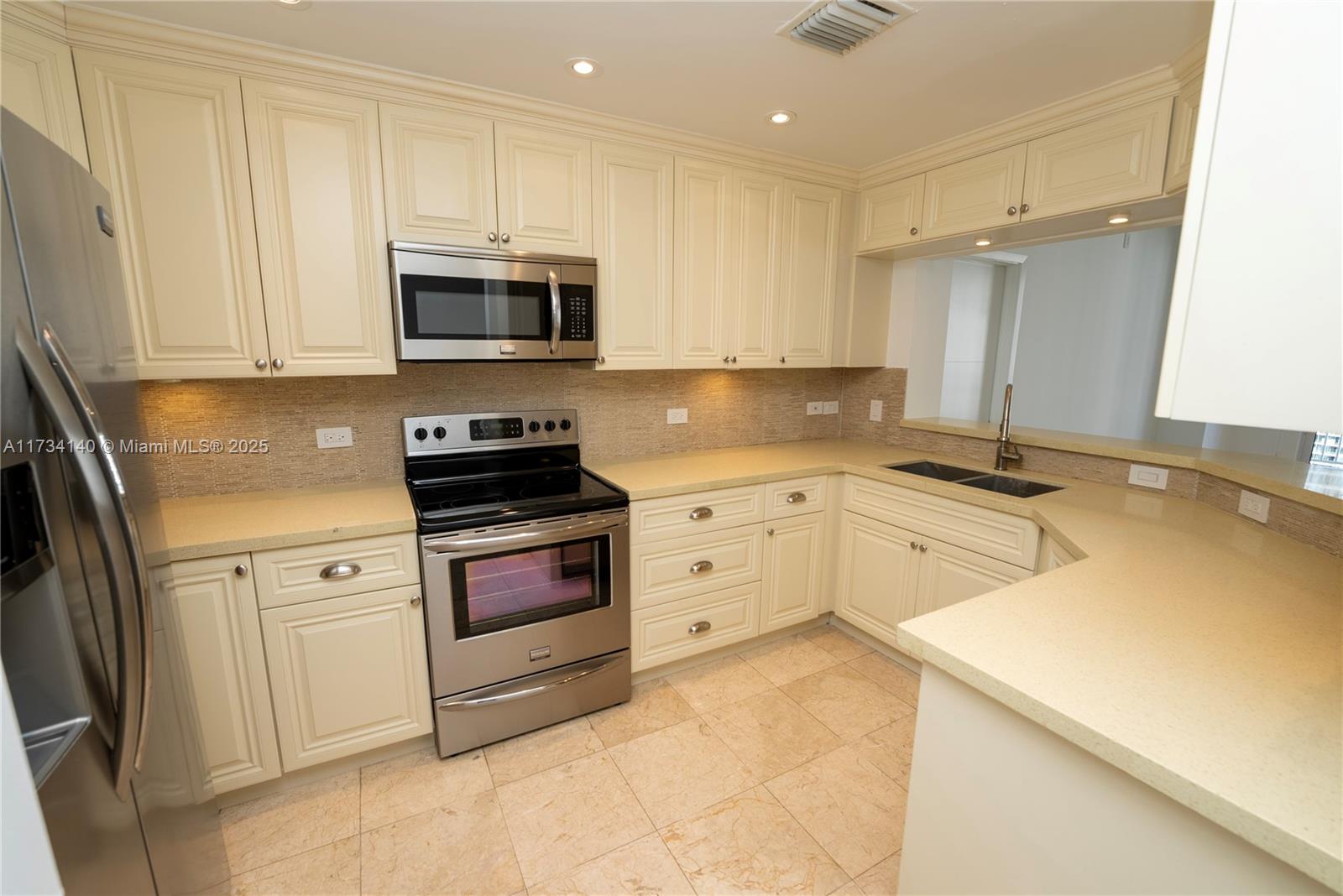 COURTS BRICKELL KEY CONDO - Residential