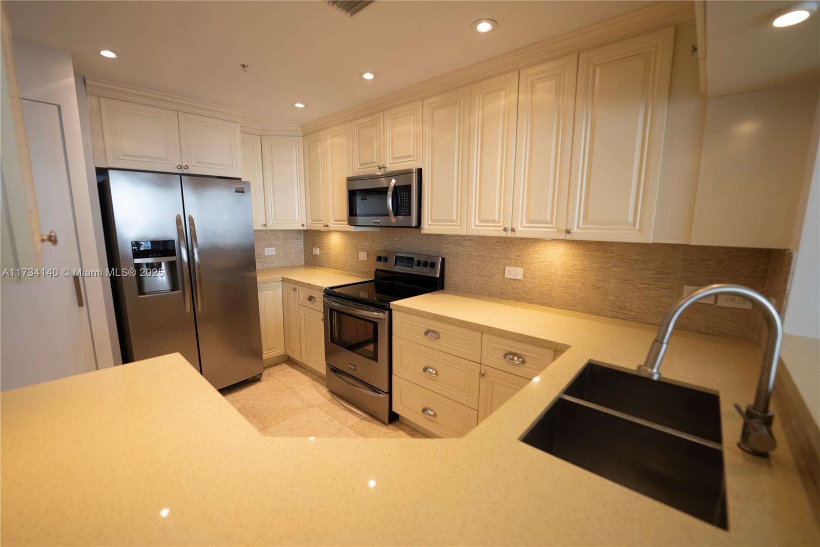 COURTS BRICKELL KEY CONDO - Residential