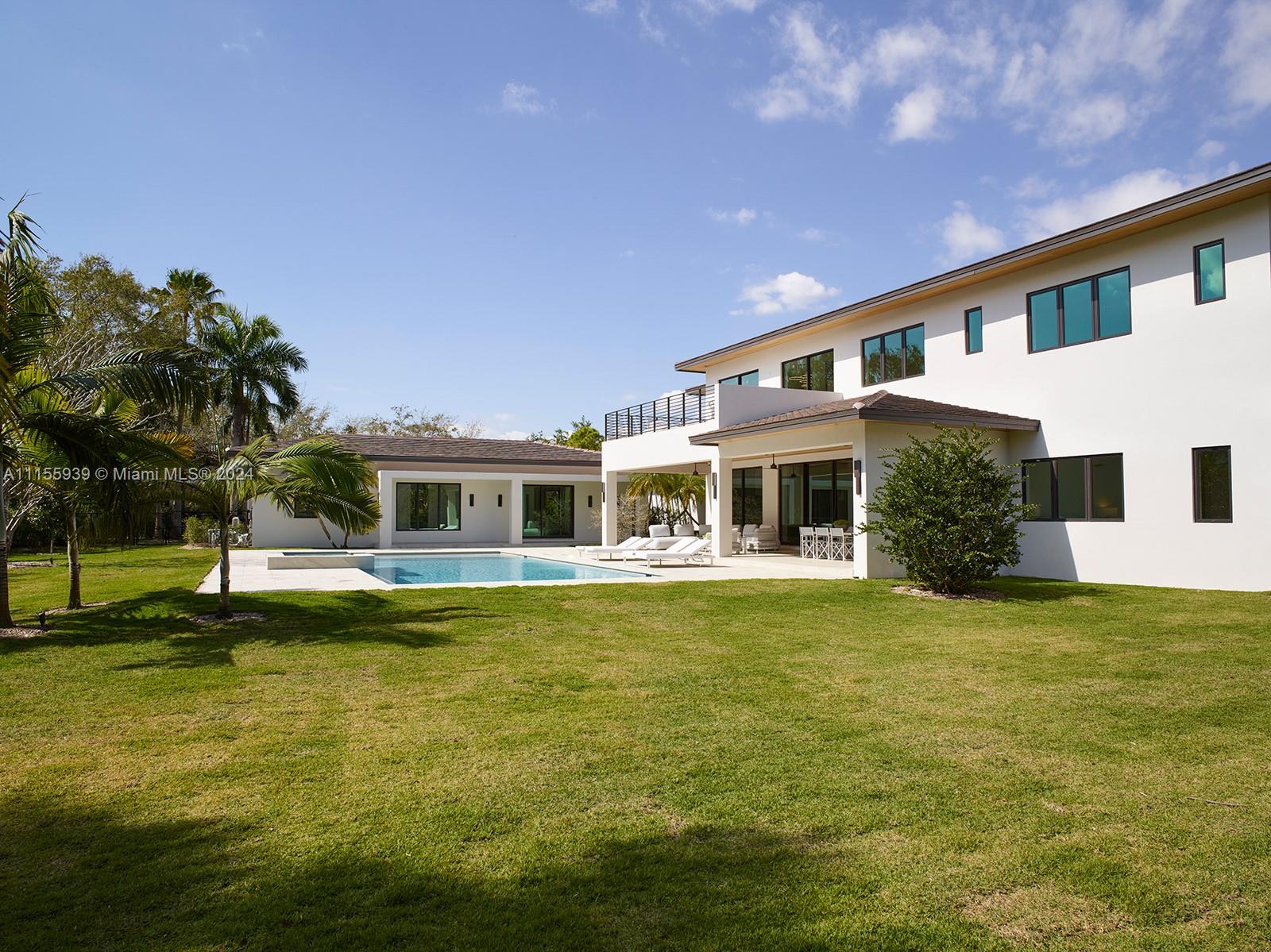 TOWN & RANCH ESTS - Residential