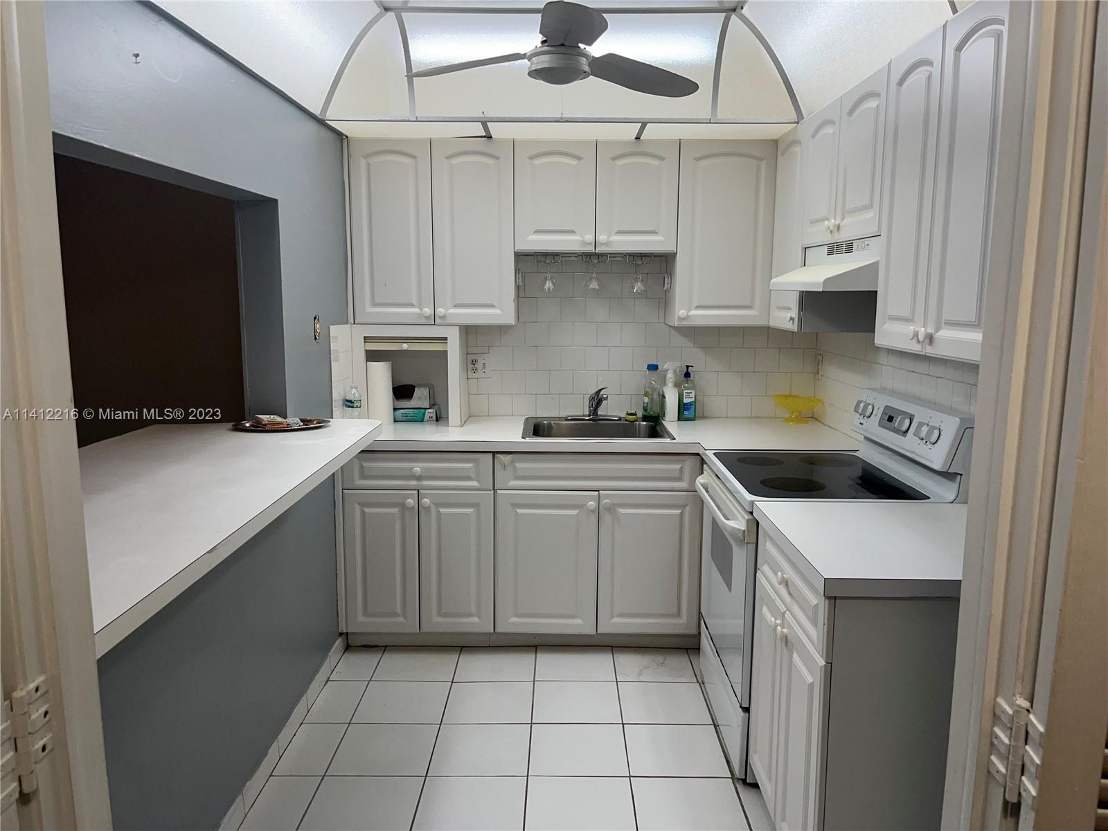 MANORS OF INVERRARY XII - Residential Lease
