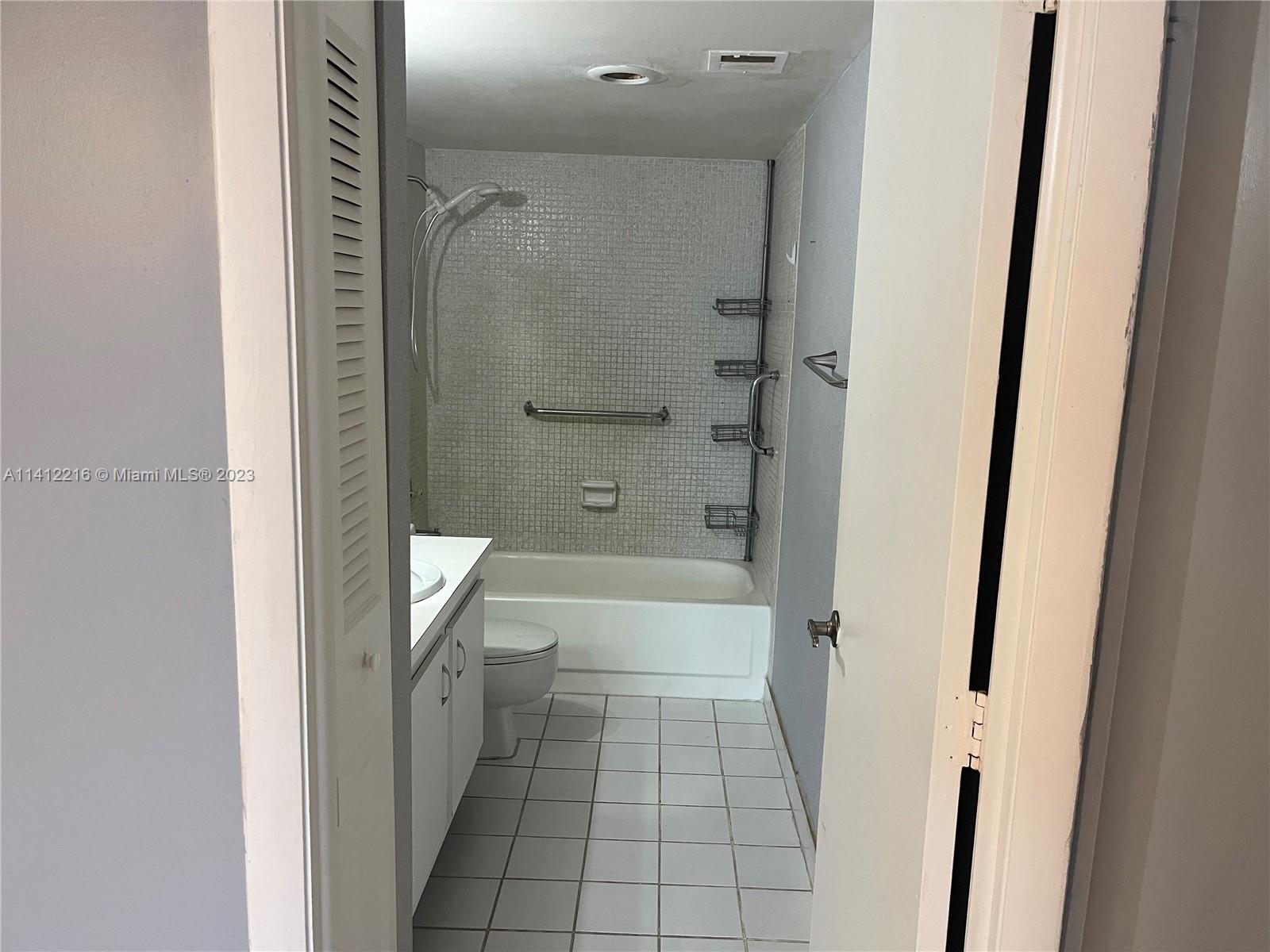 MANORS OF INVERRARY XII - Residential Lease