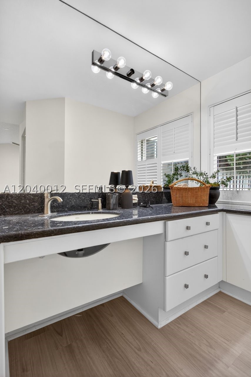 THE LAKES - Residential