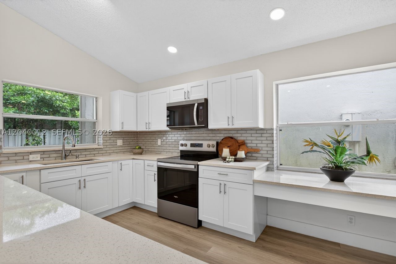 THE LAKES - Residential