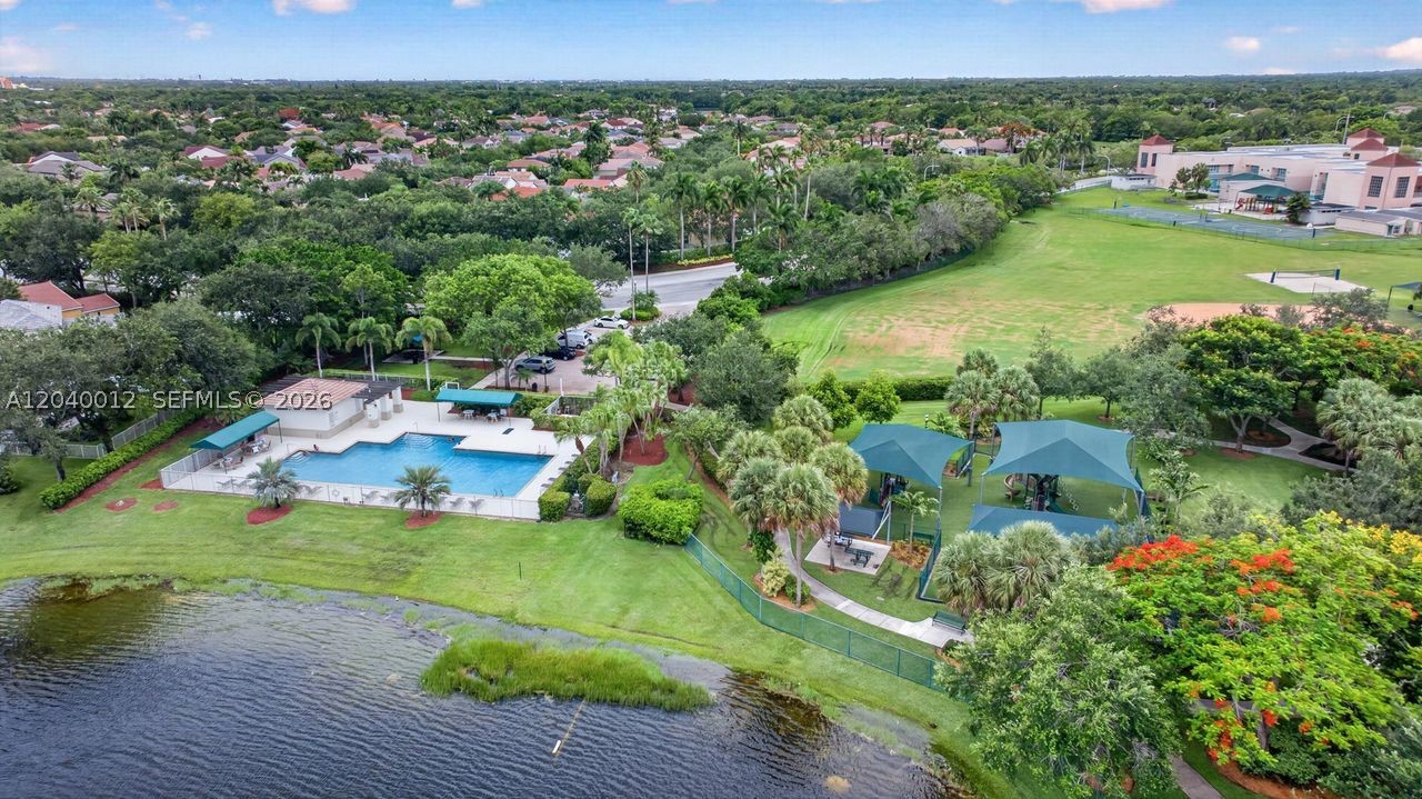 THE LAKES - Residential