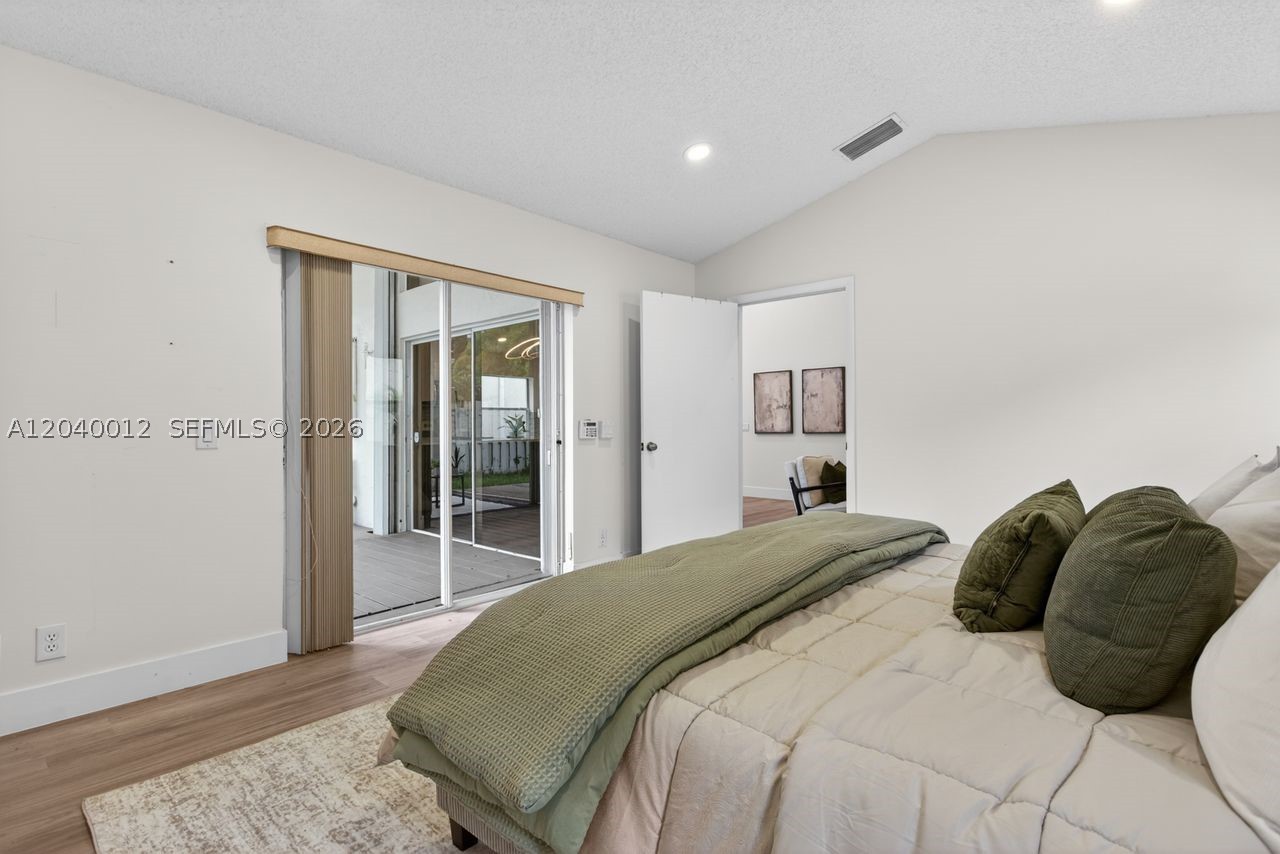 THE LAKES - Residential