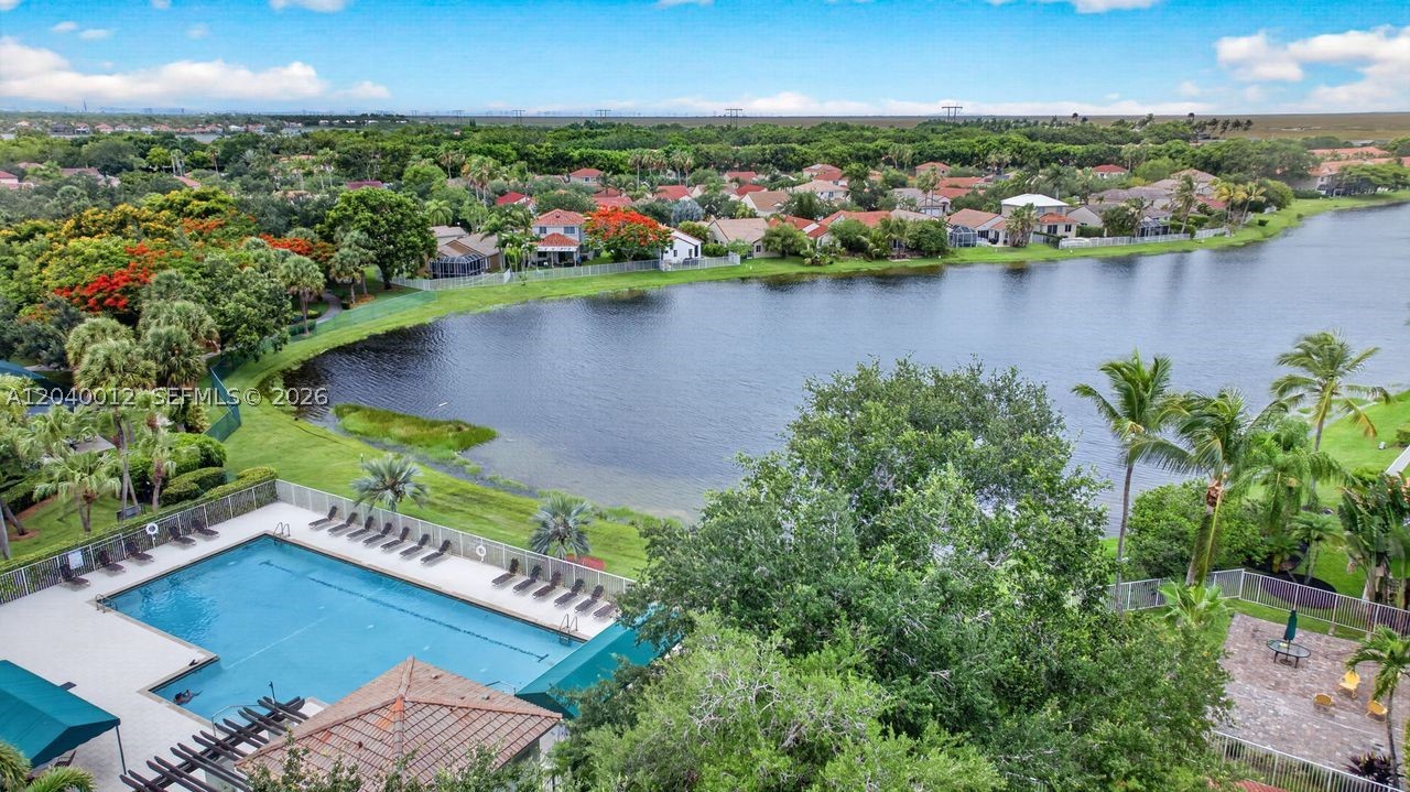 THE LAKES - Residential