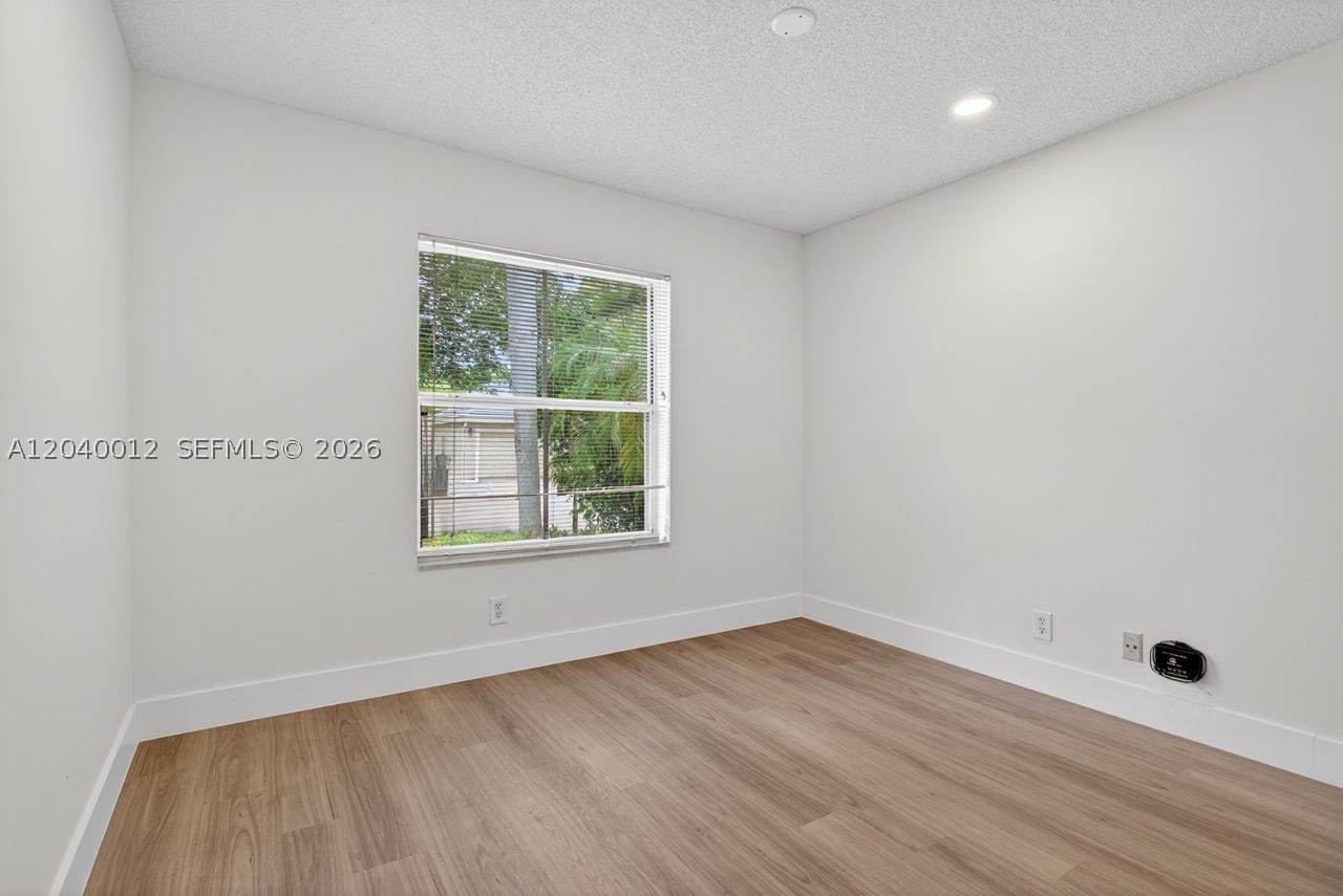 THE LAKES - Residential