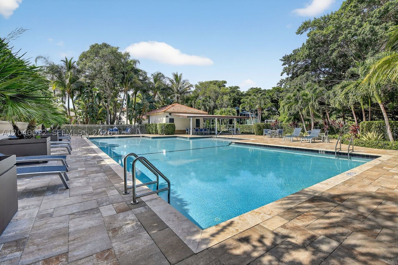 THE LAKES - Residential