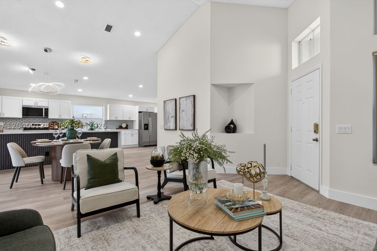THE LAKES - Residential