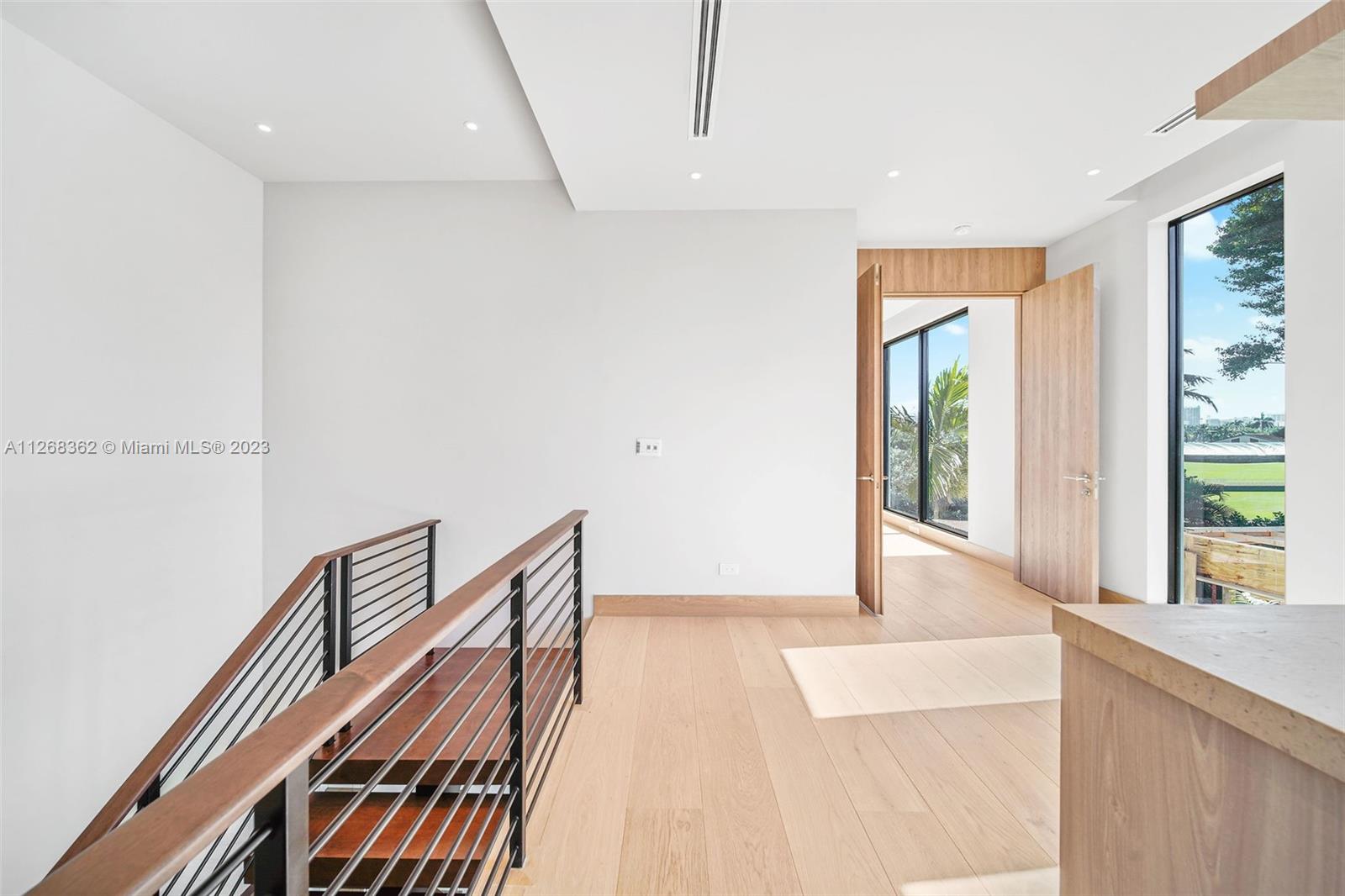 LA GORCE GOLF SUB - Residential