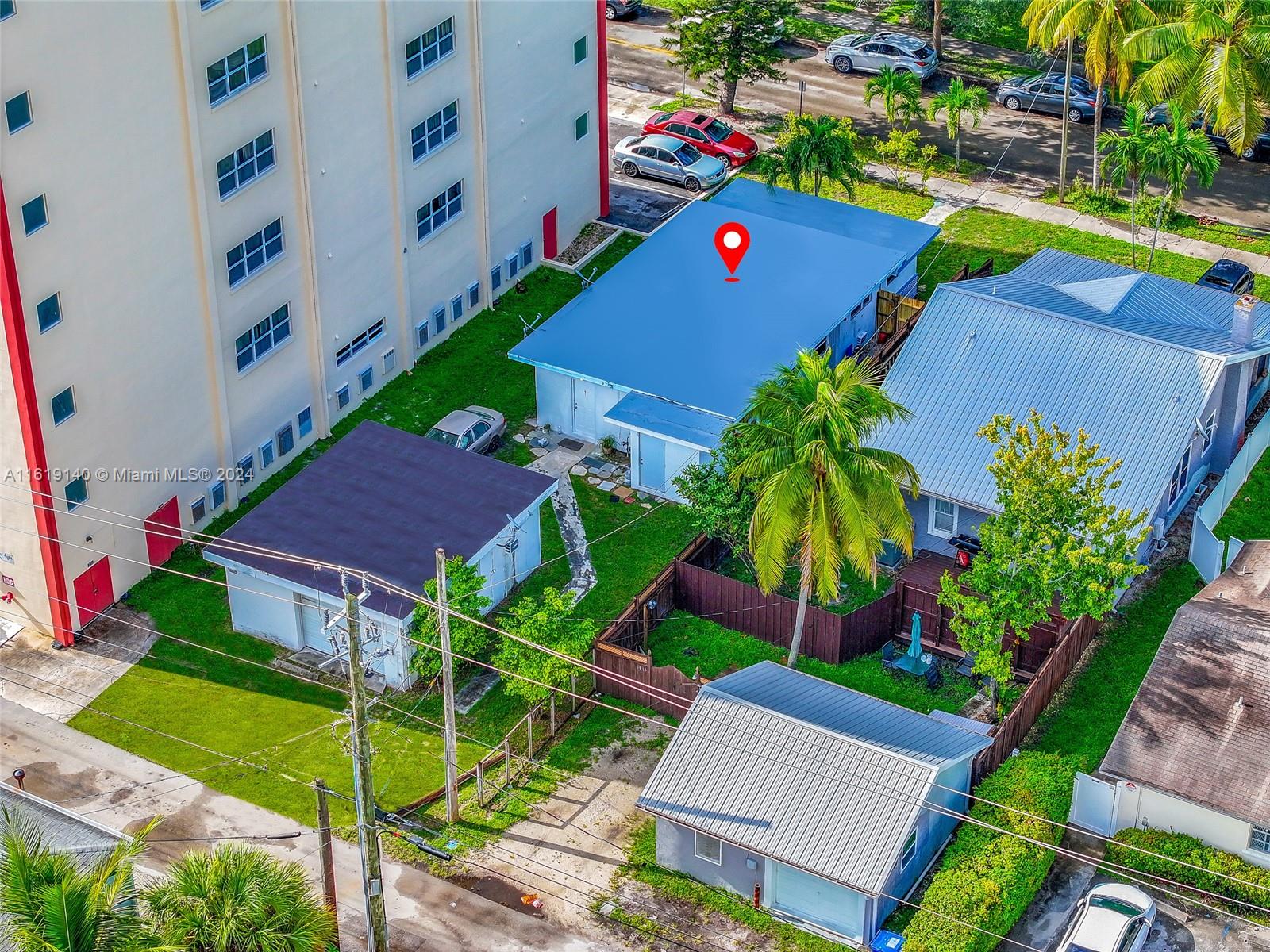 HOLLYWOOD LAKES - Residential Income