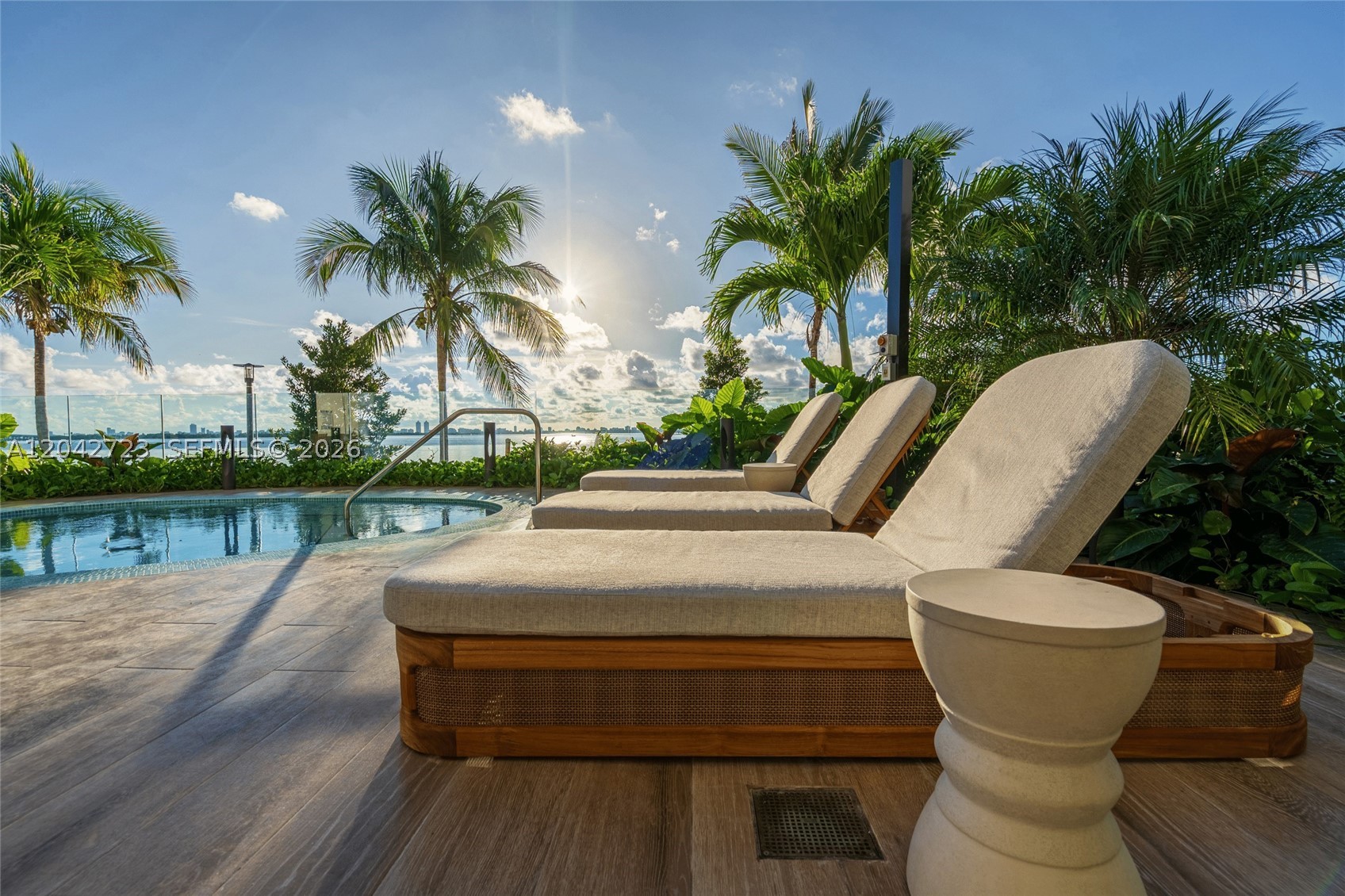 BAY BREEZE - Residential