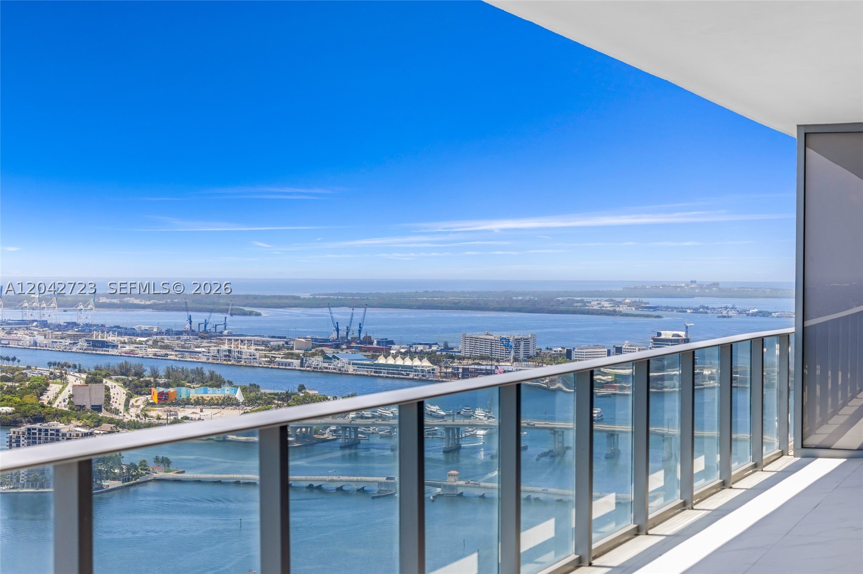BAY BREEZE - Residential