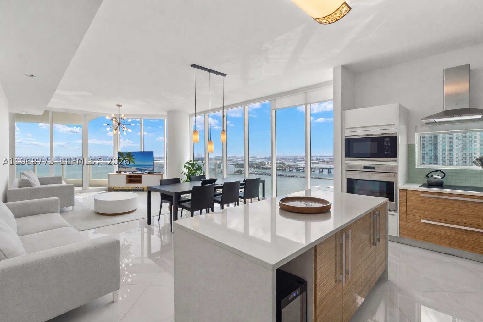 PARAMOUNT BAY CONDO - Residential