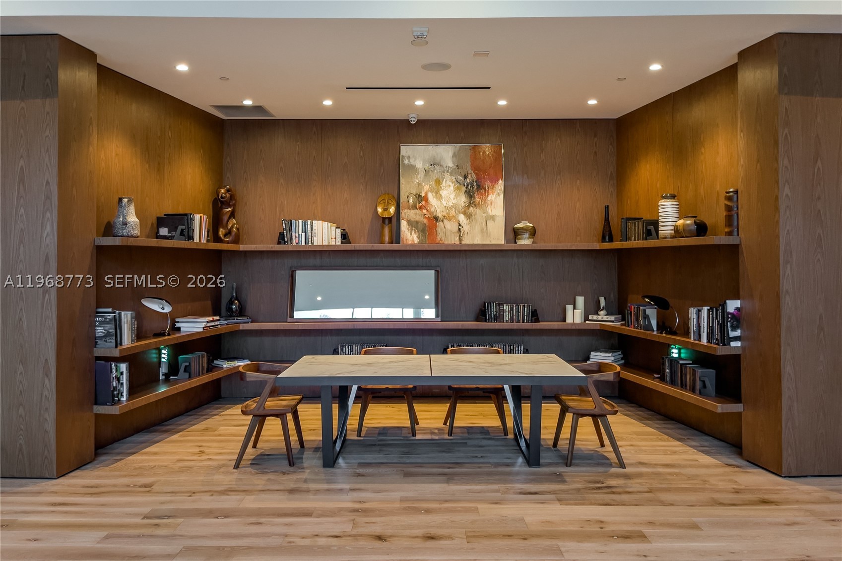PARAMOUNT BAY CONDO - Residential