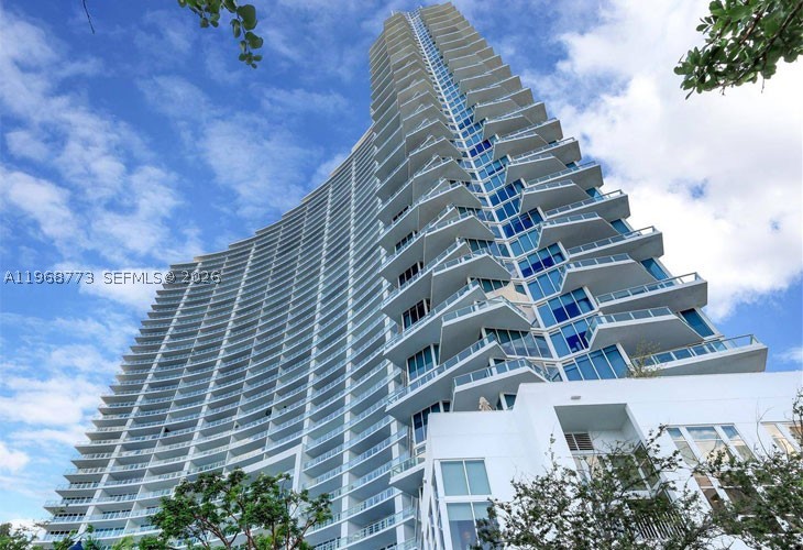 PARAMOUNT BAY CONDO - Residential