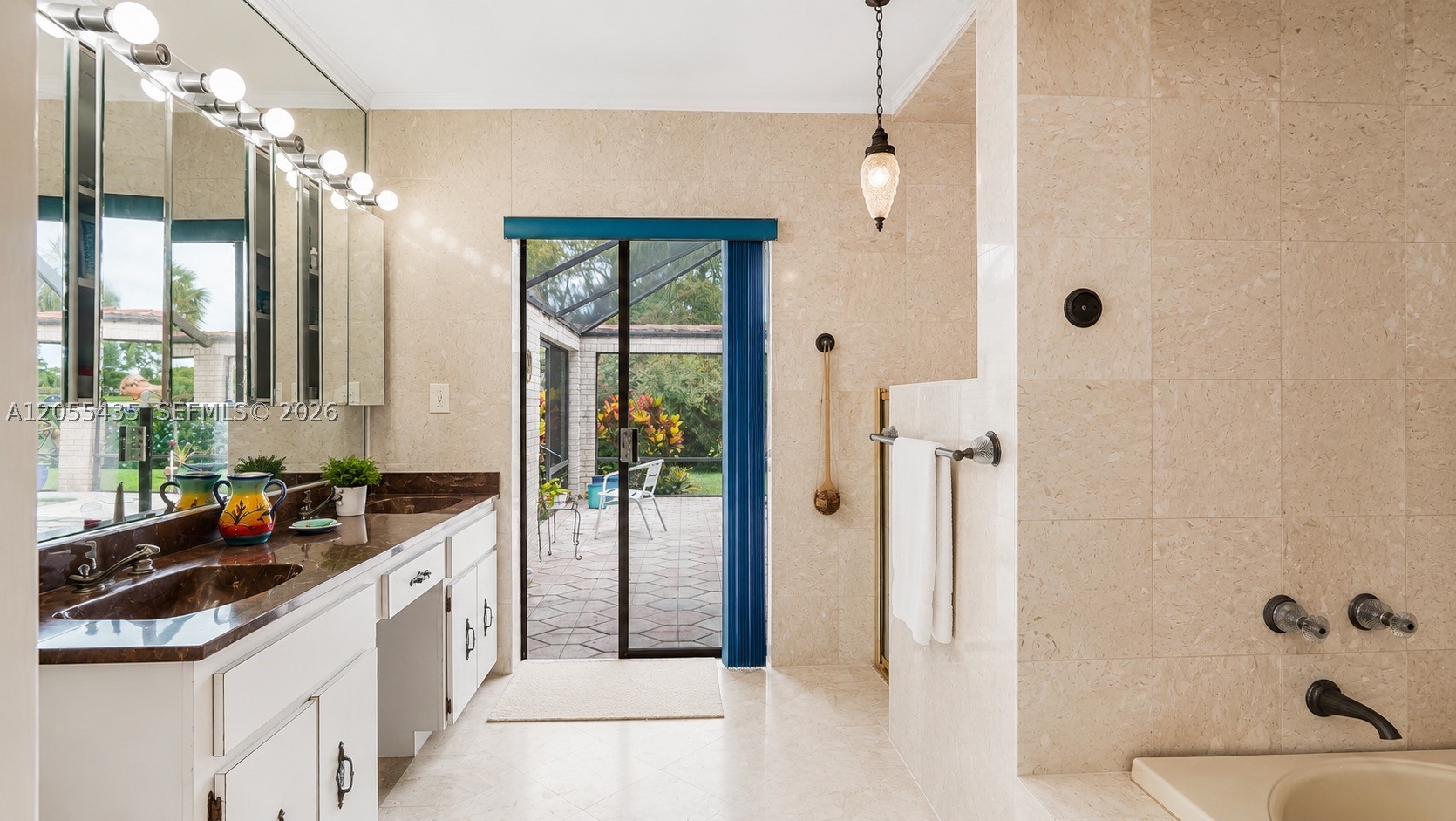 CORAL SPRINGS COUNTRY CLU - Residential