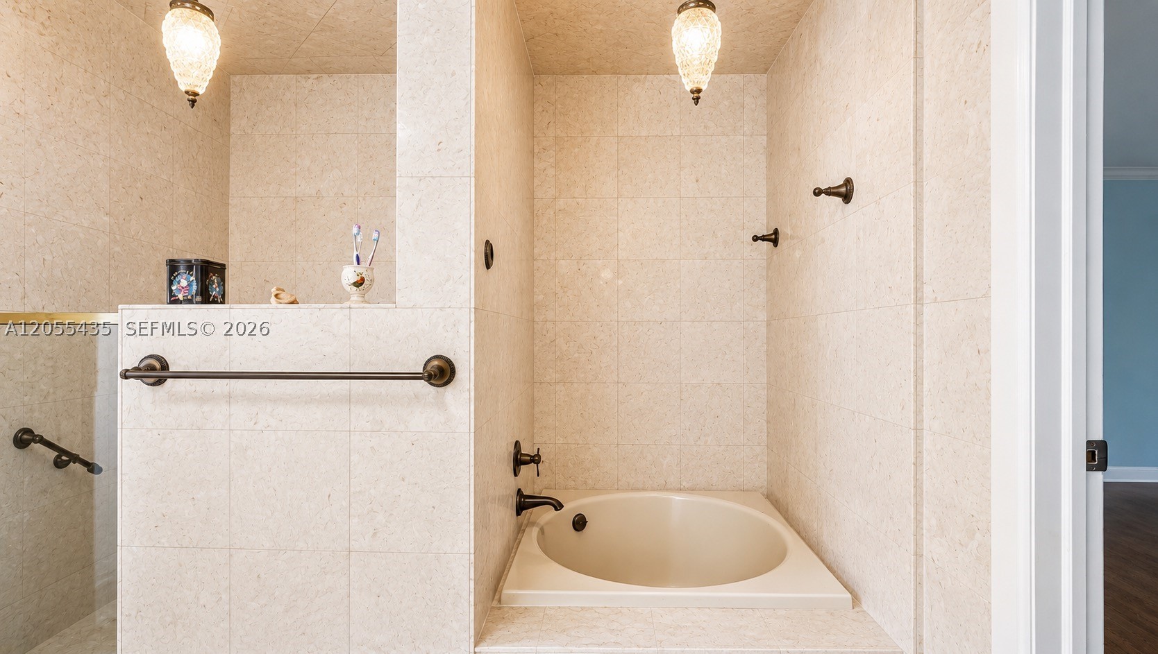 CORAL SPRINGS COUNTRY CLU - Residential