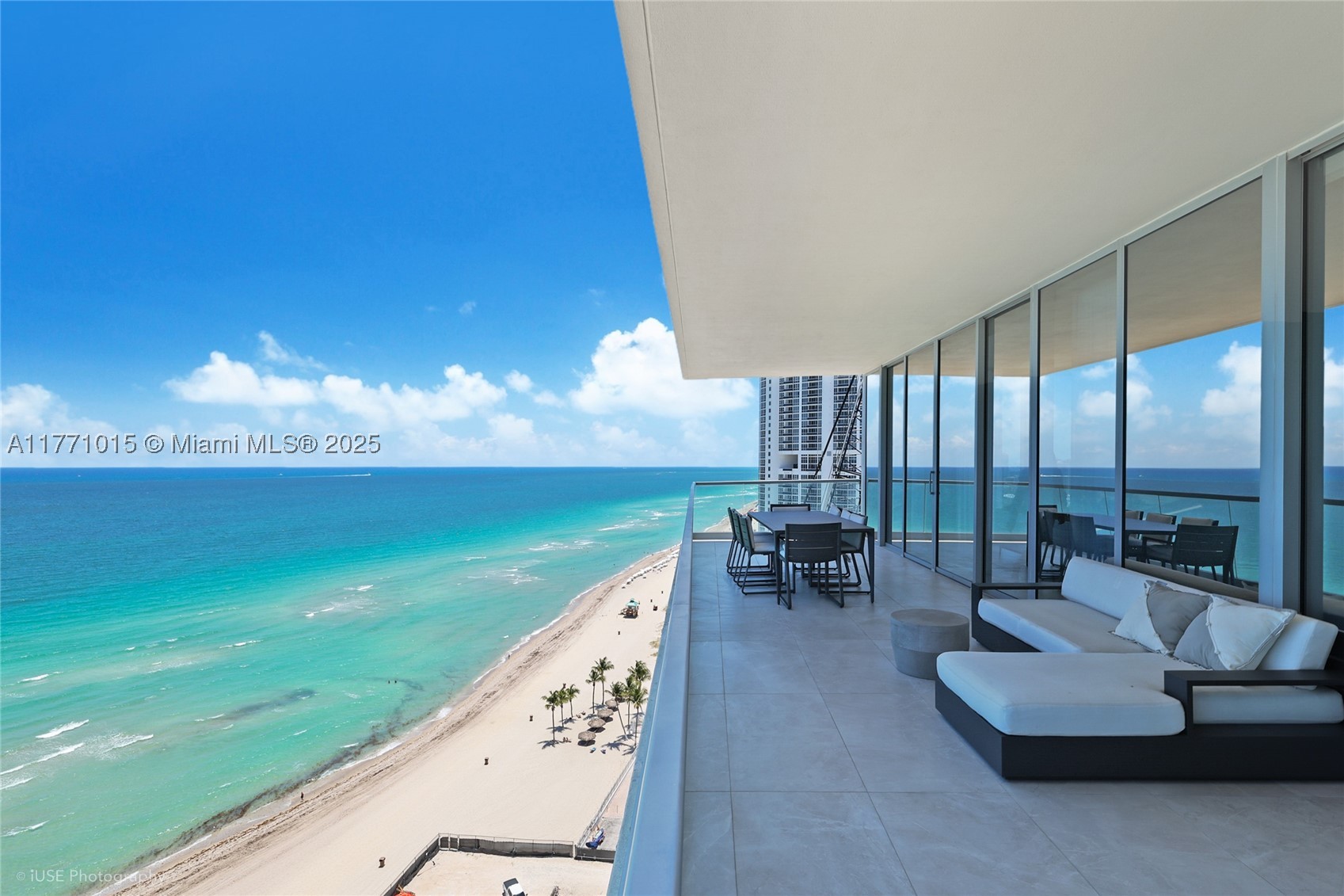 TURNBERRY OCEAN CLUB - Residential