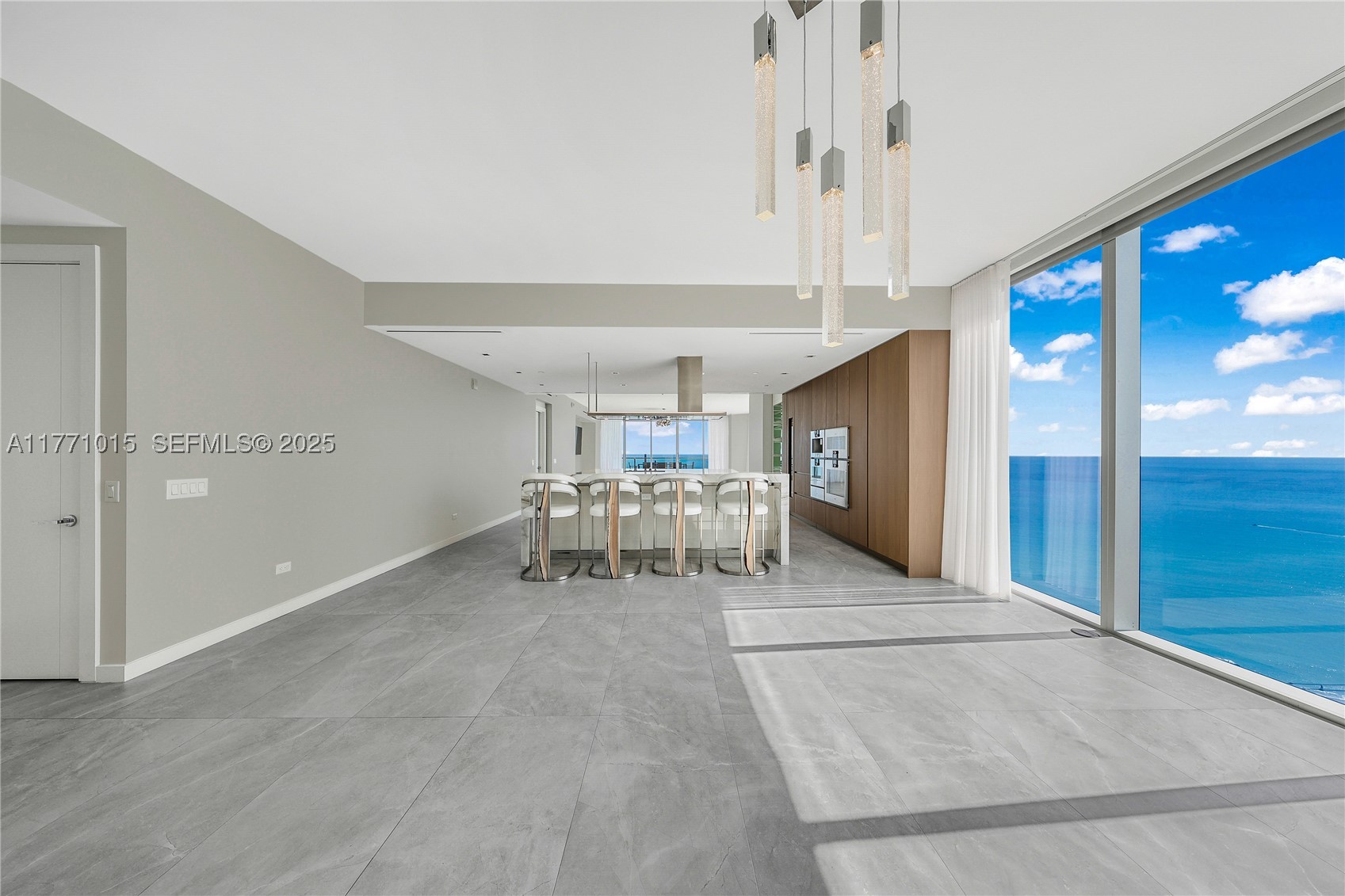 TURNBERRY OCEAN CLUB - Residential