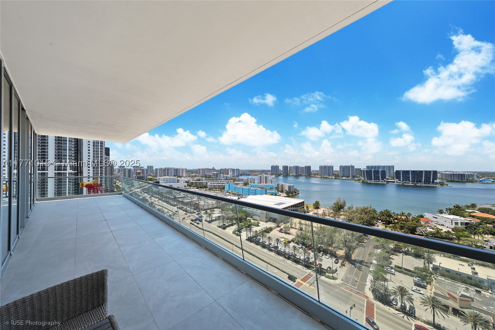 TURNBERRY OCEAN CLUB - Residential