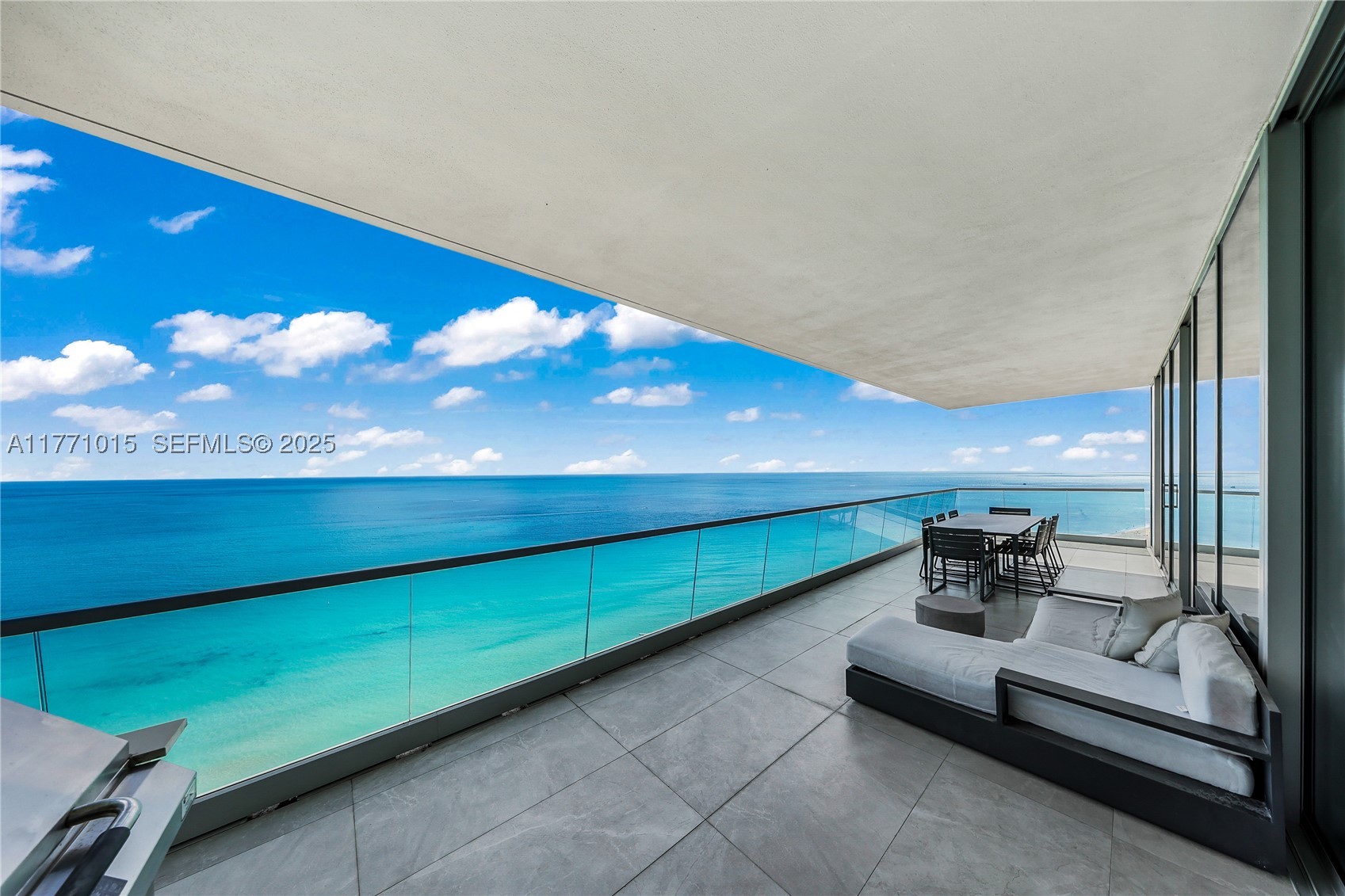TURNBERRY OCEAN CLUB - Residential