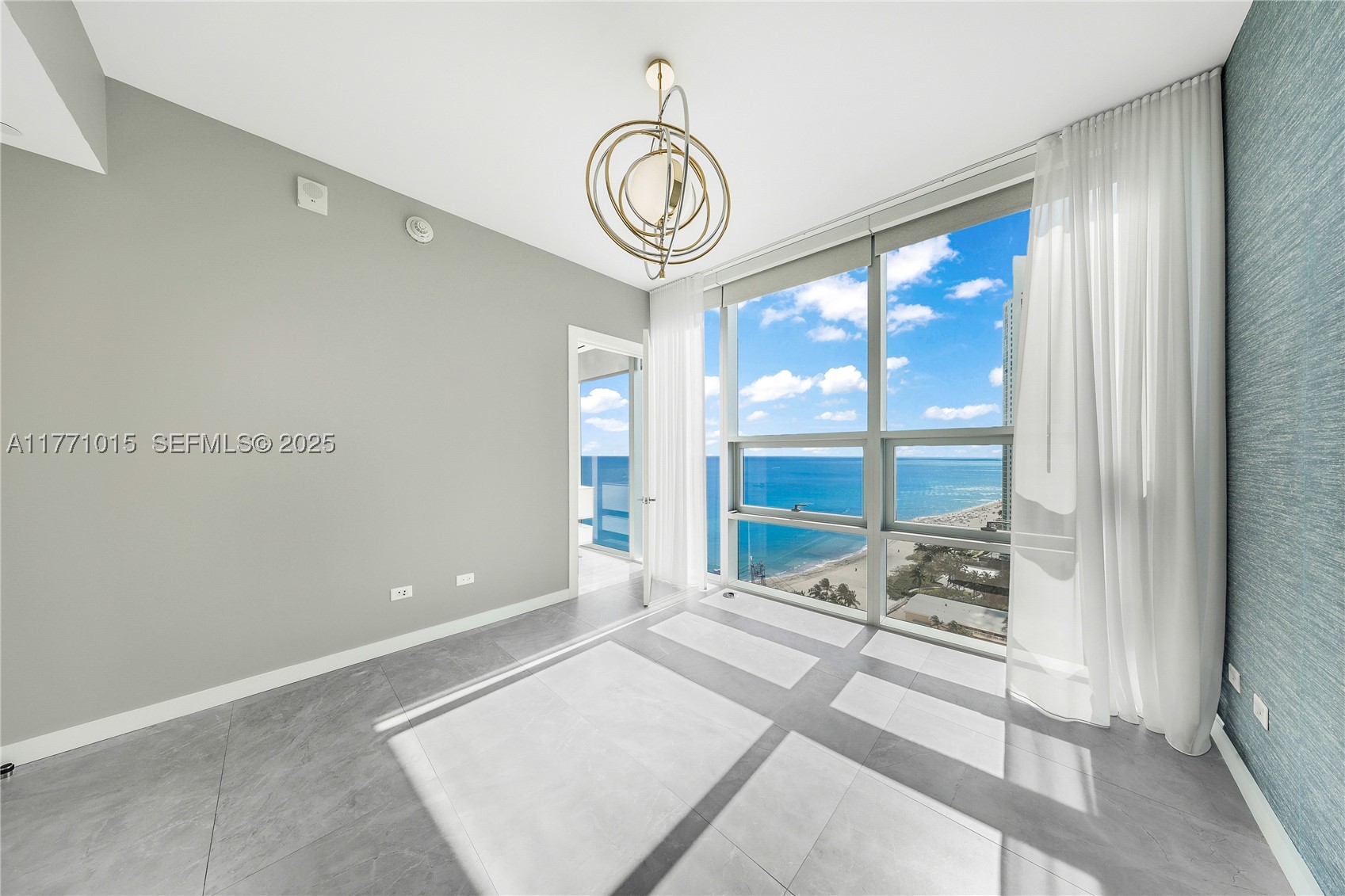 TURNBERRY OCEAN CLUB - Residential