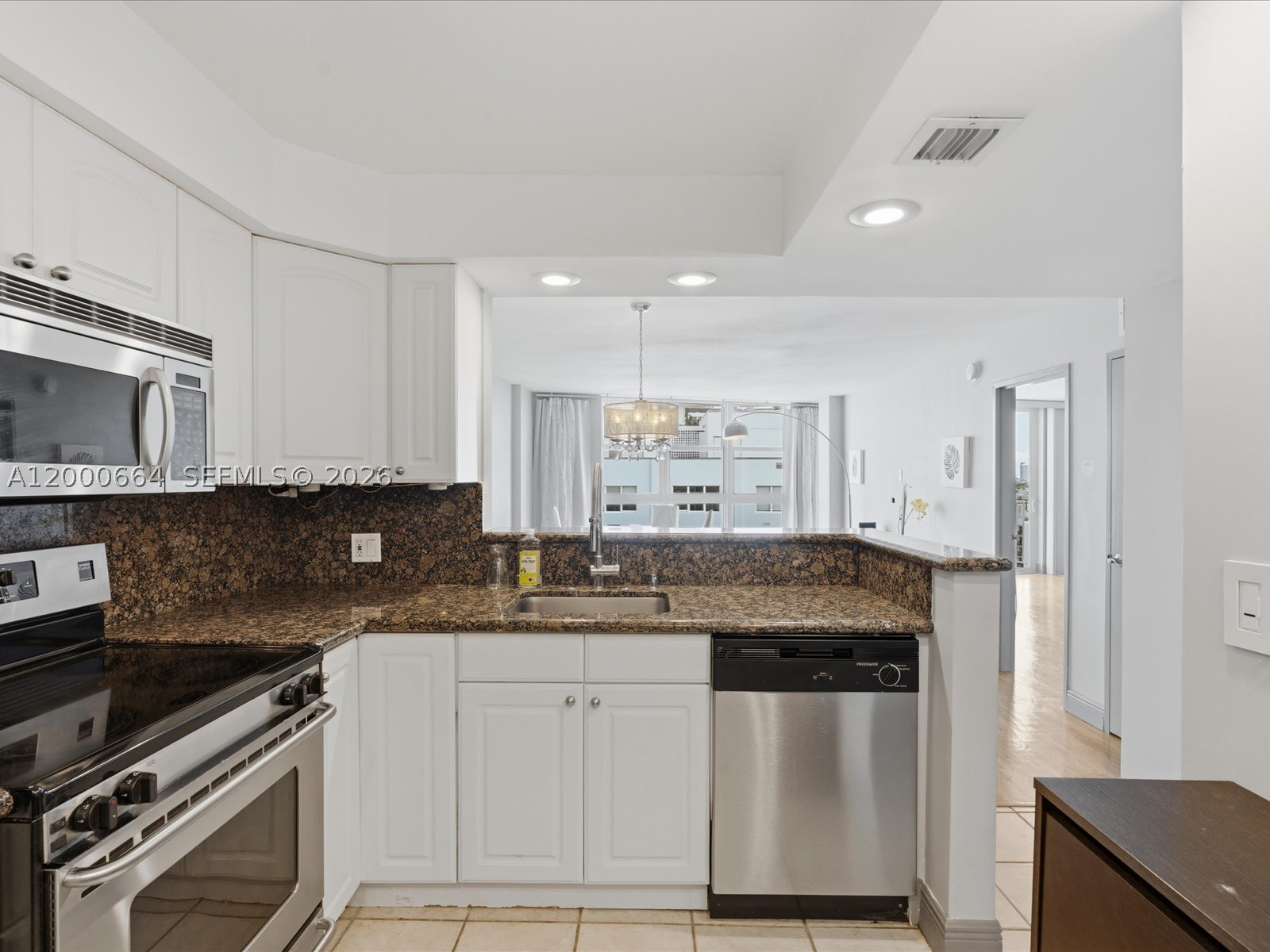 BAYVIEW TERR CONDO - Residential