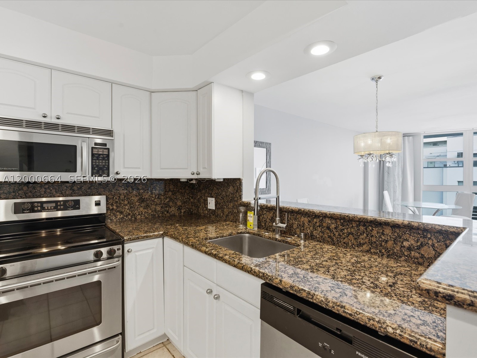 BAYVIEW TERR CONDO - Residential