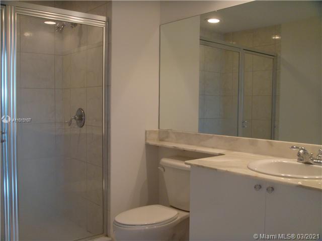 VENTURE AT AVENTURA WEST - Residential Lease