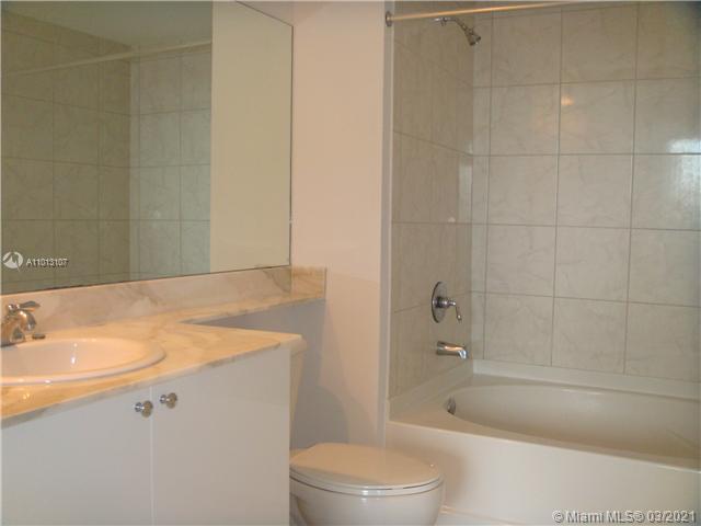 VENTURE AT AVENTURA WEST - Residential Lease