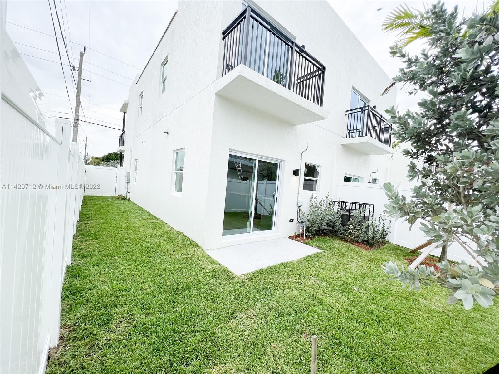 CASAVISTA TOWNHOMES - Residential