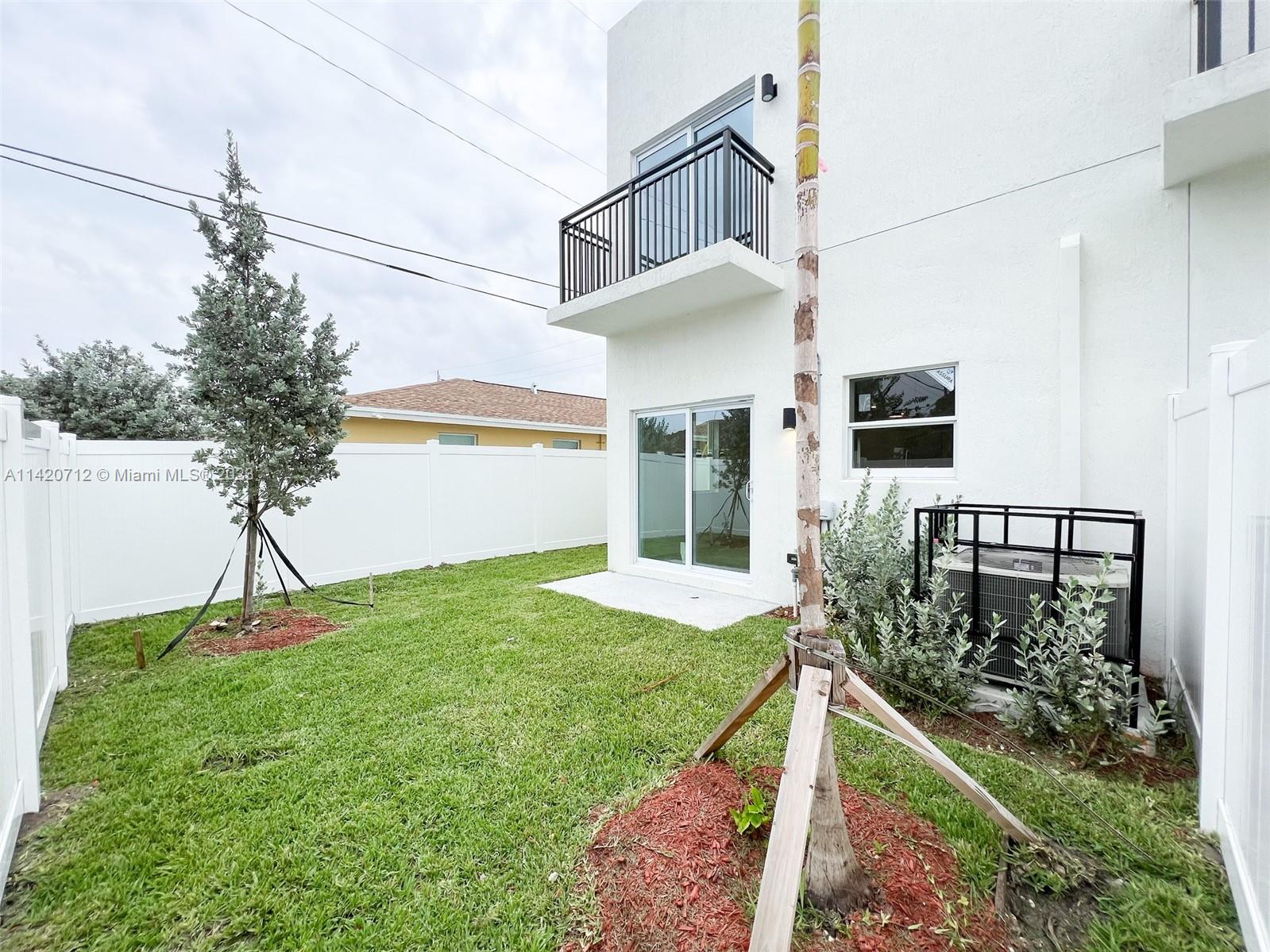 CASAVISTA TOWNHOMES - Residential