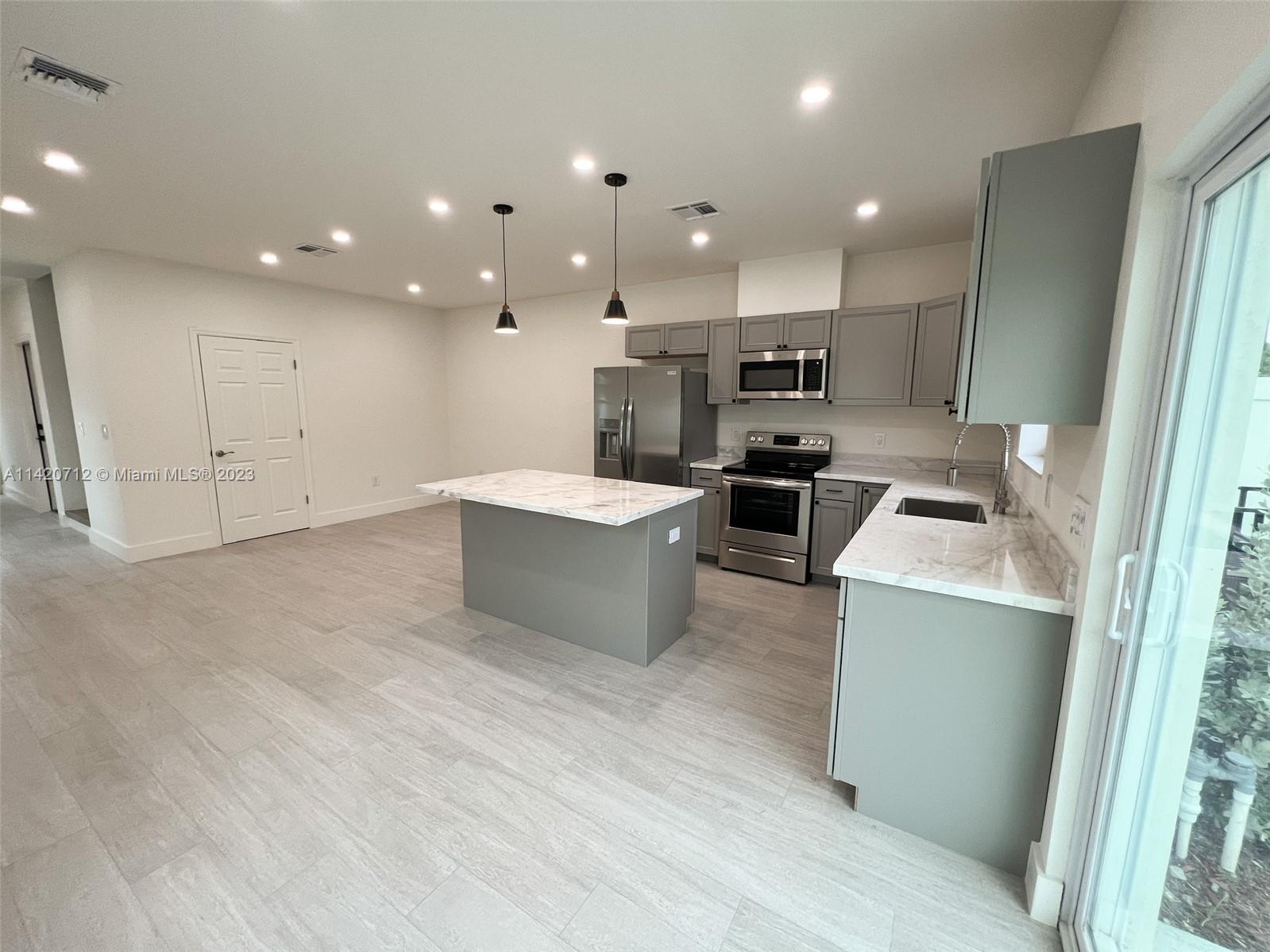 CASAVISTA TOWNHOMES - Residential