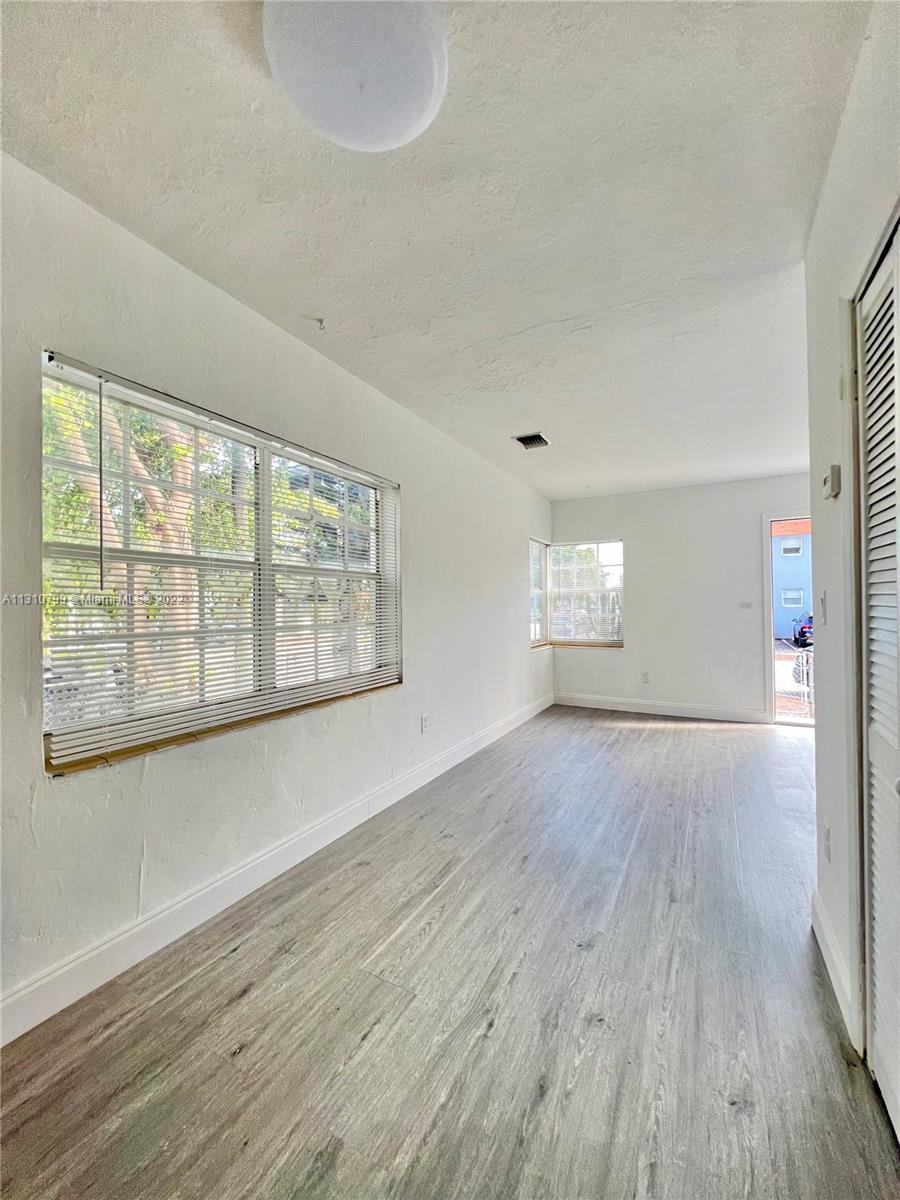 LAWRENCE ESTATES LAND COS - Residential Lease