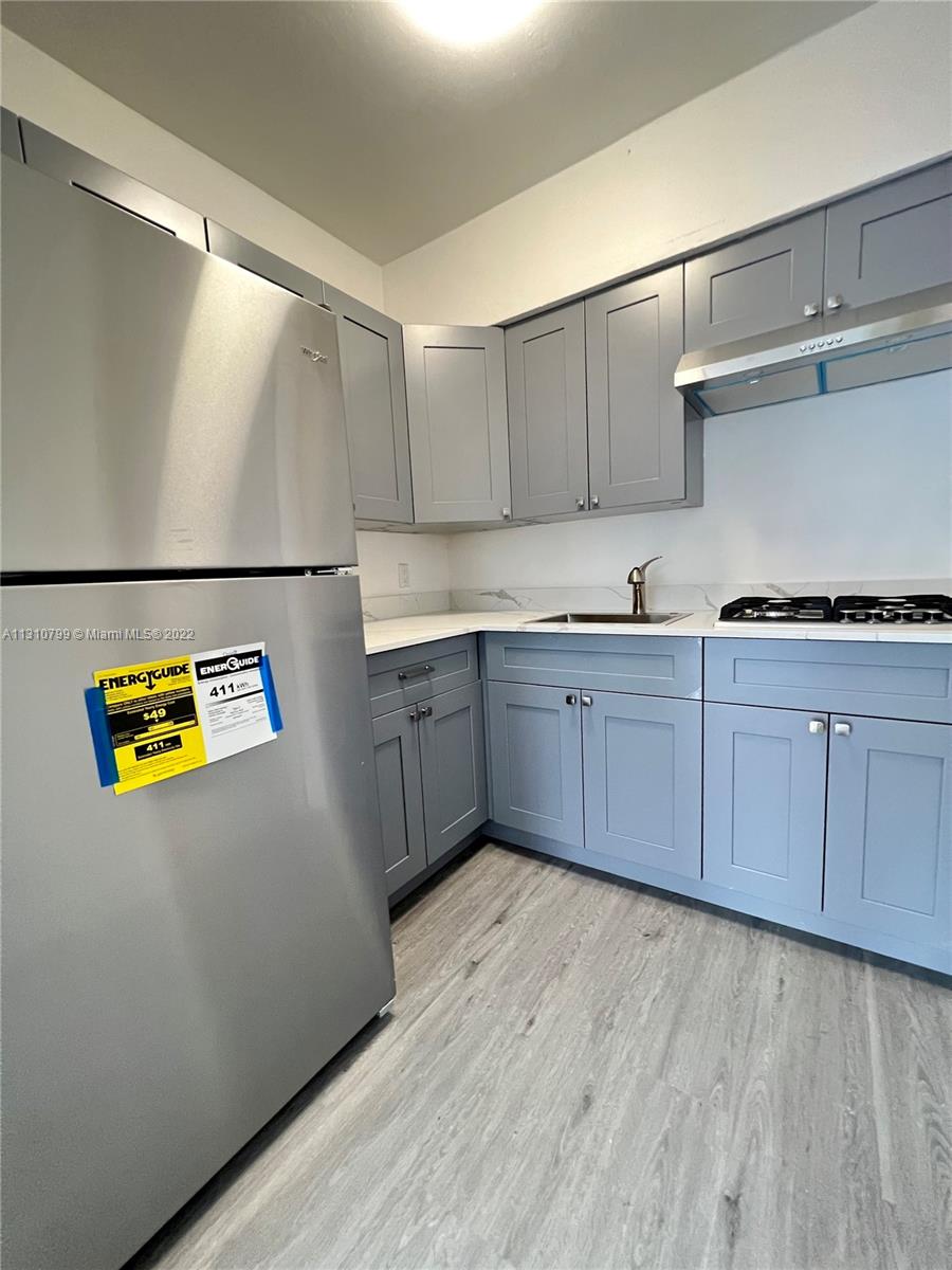 LAWRENCE ESTATES LAND COS - Residential Lease