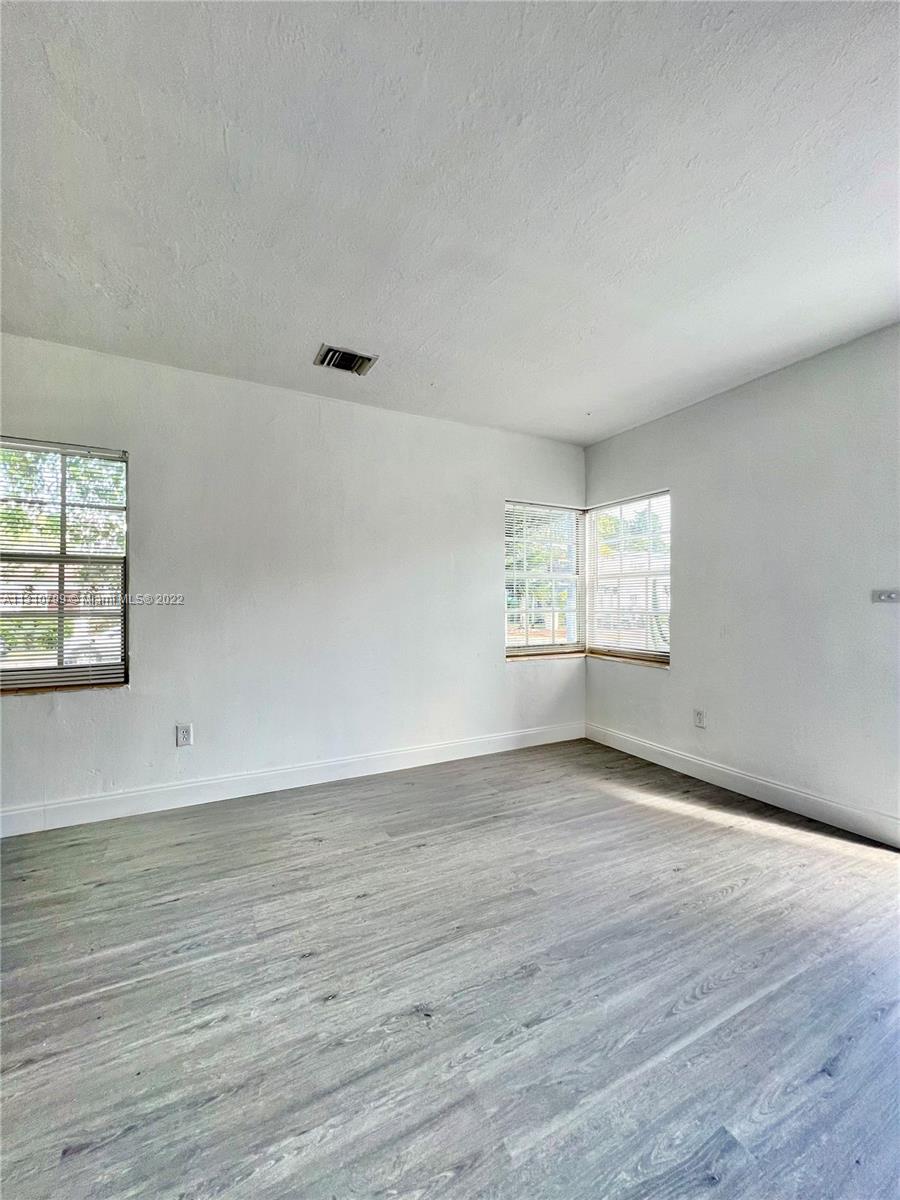 LAWRENCE ESTATES LAND COS - Residential Lease