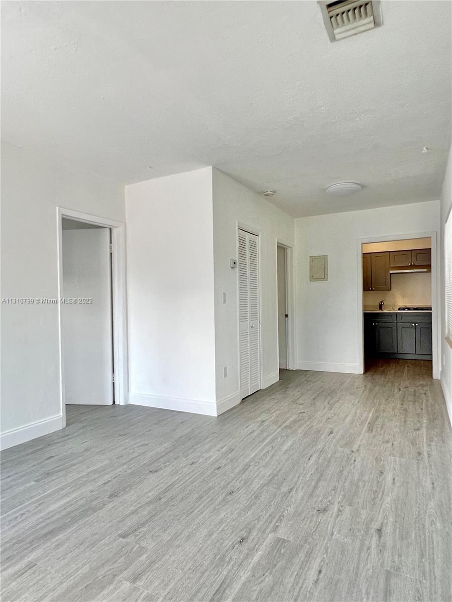 LAWRENCE ESTATES LAND COS - Residential Lease