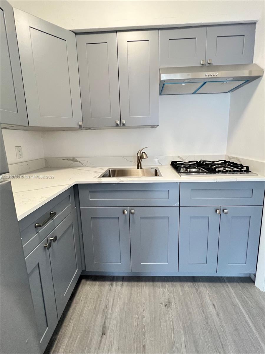 LAWRENCE ESTATES LAND COS - Residential Lease