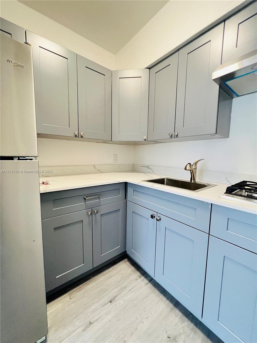 LAWRENCE ESTATES LAND COS - Residential Lease