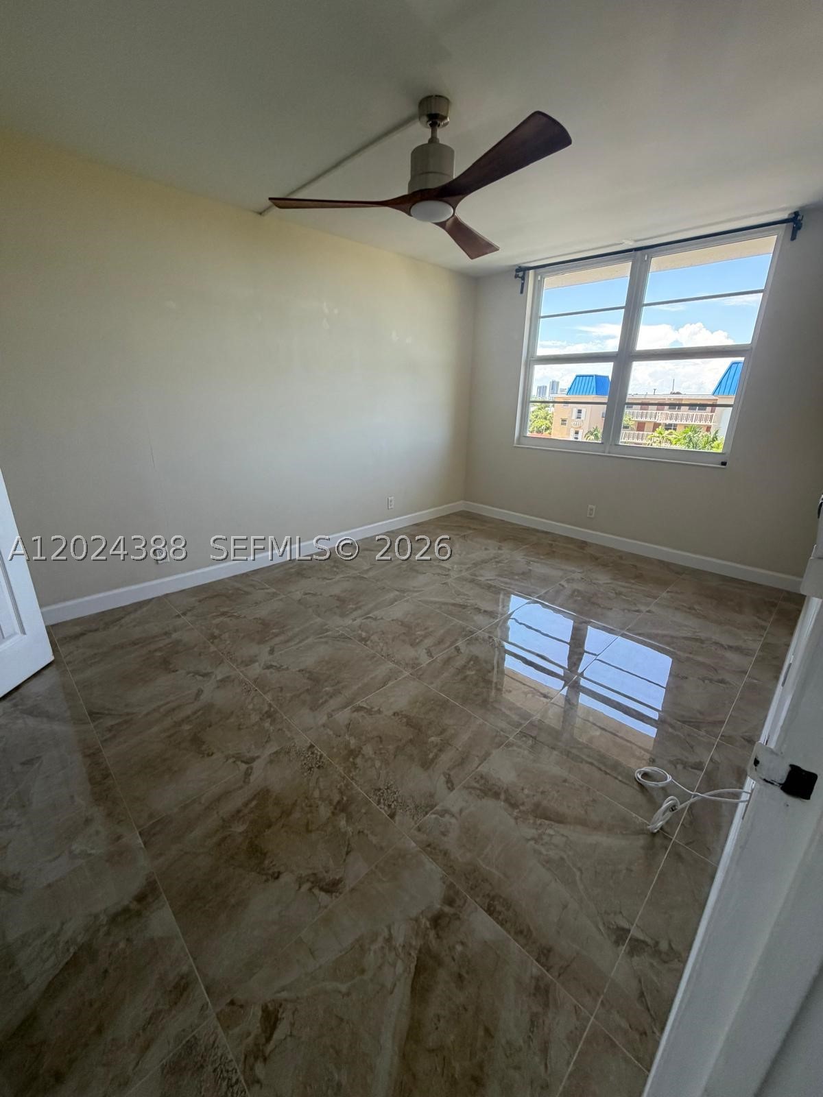 PLAZA 15 CONDO - Residential
